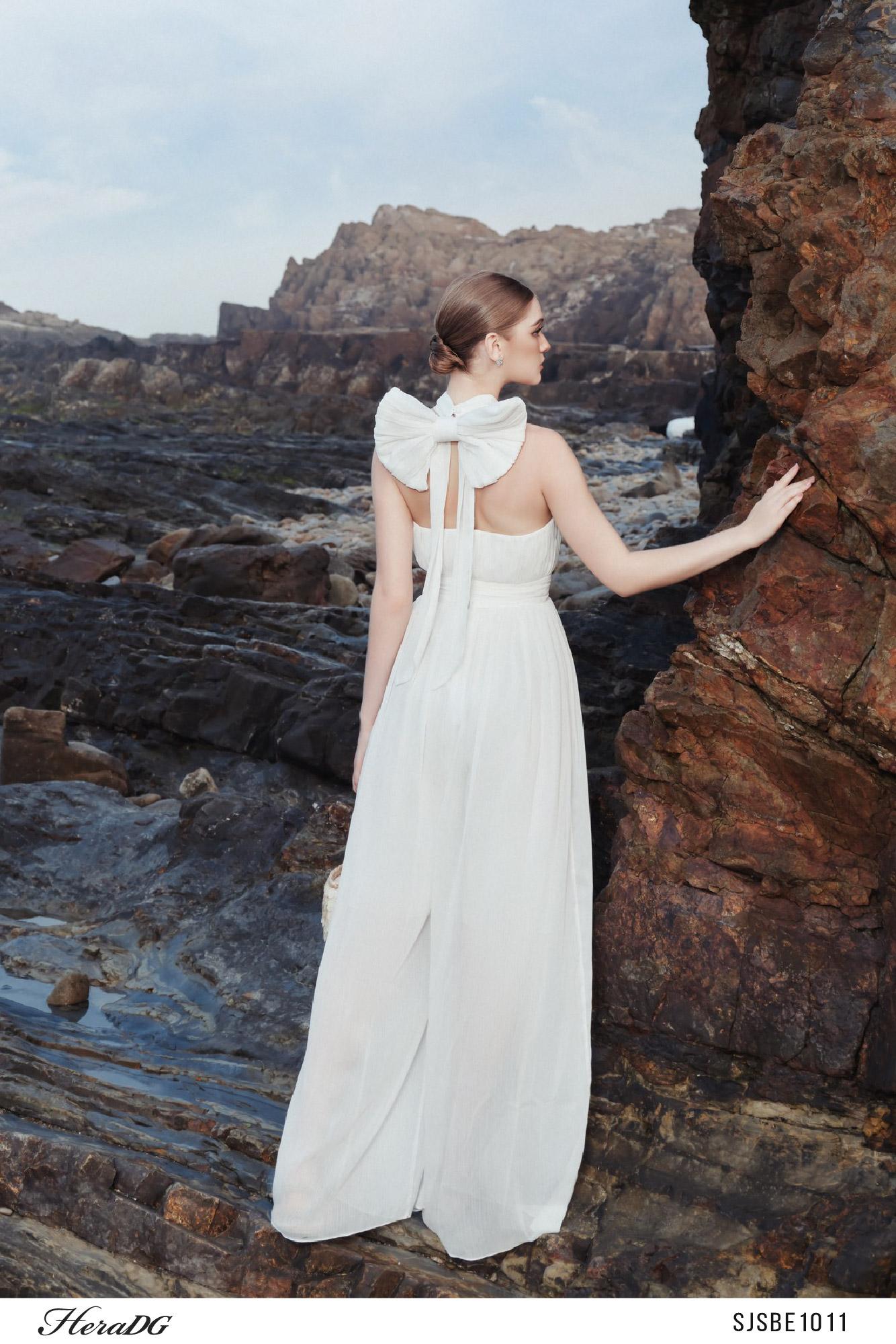 Bộ jumpsuit dáng váy