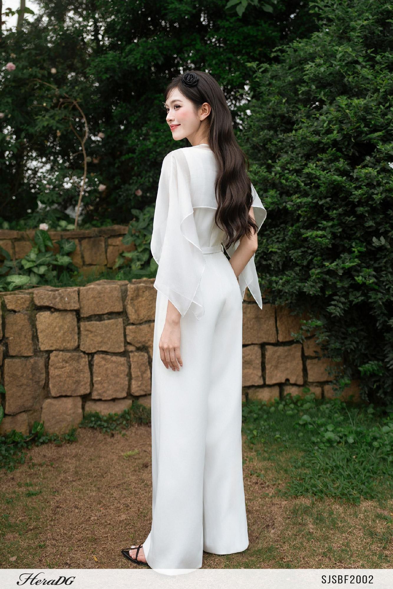 Jumpsuit cổ yếm kèm choàng tơ