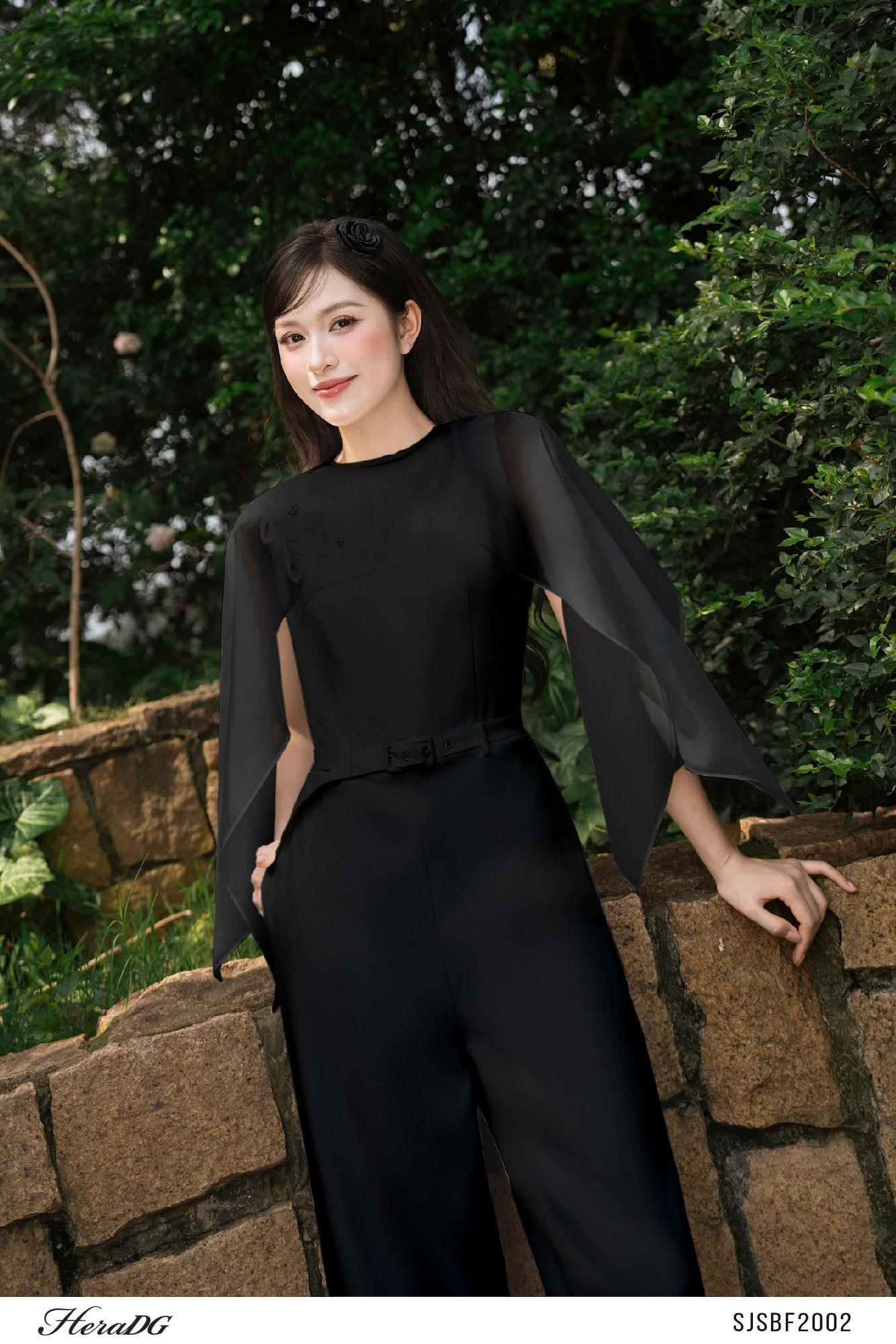 Jumpsuit cổ yếm kèm choàng tơ