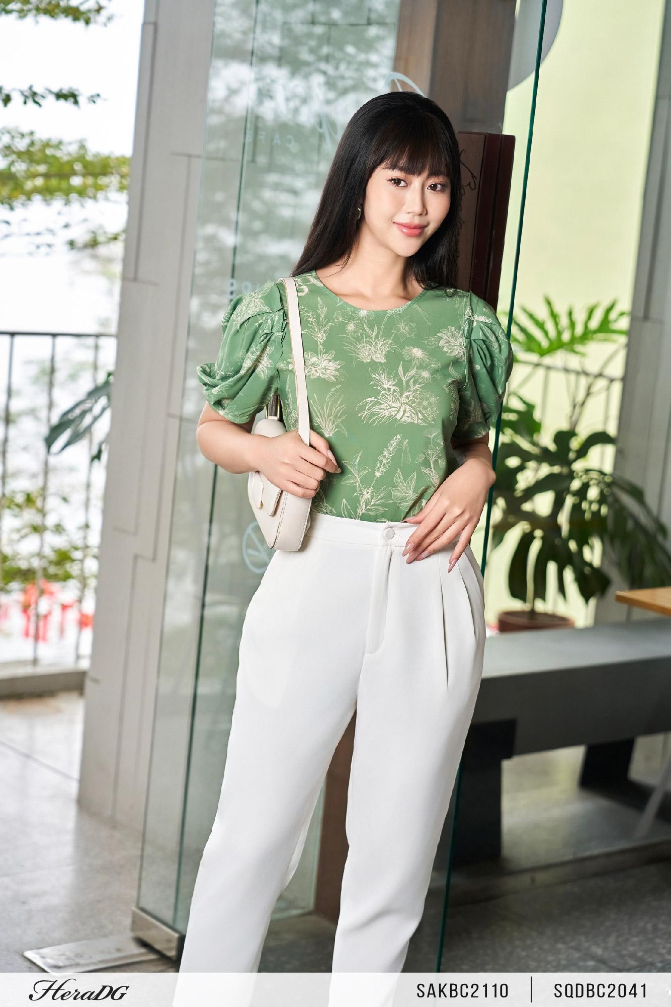 Quần baggy trang trí cúc