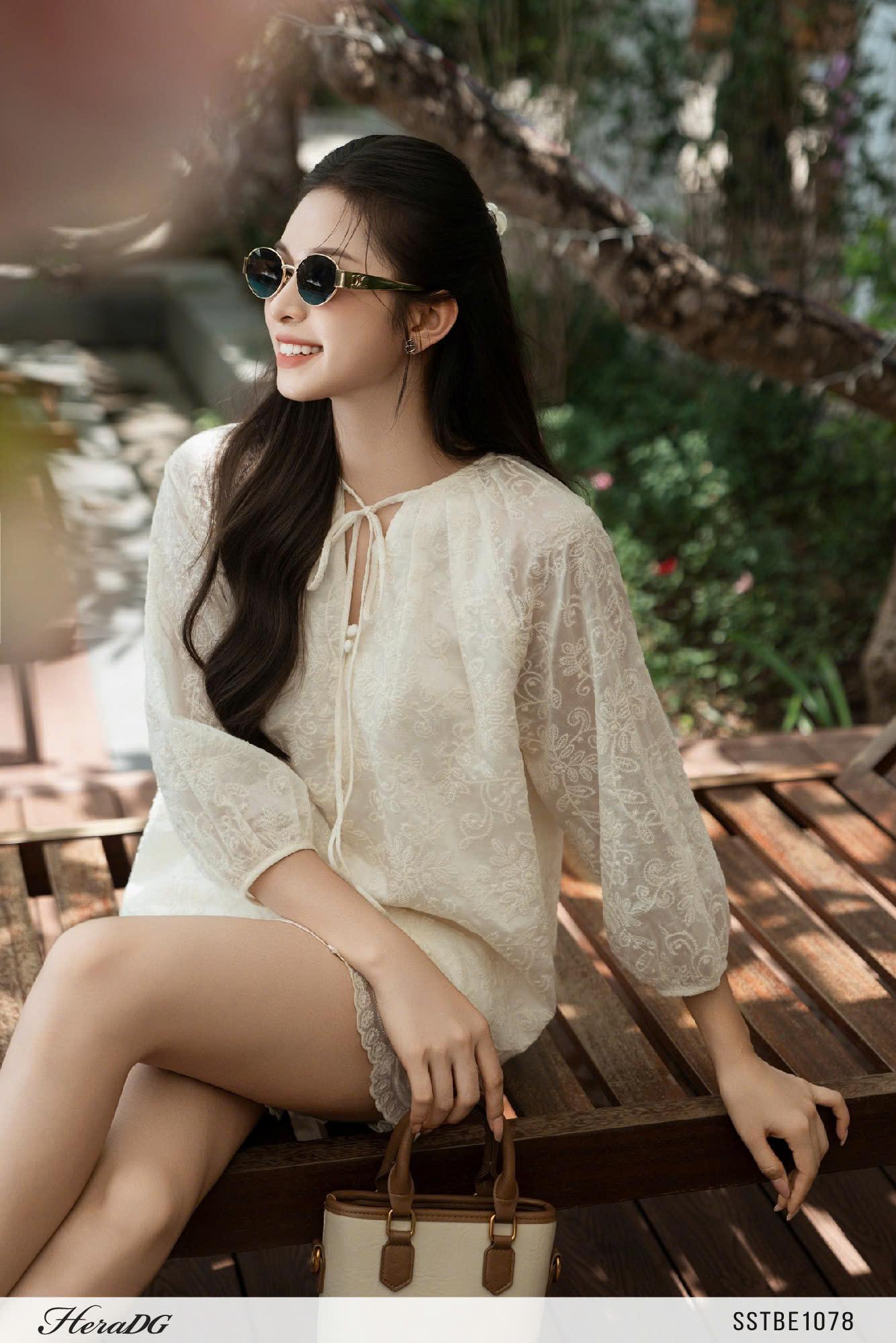 Set bộ áo kiểu & quần short thêu hoa