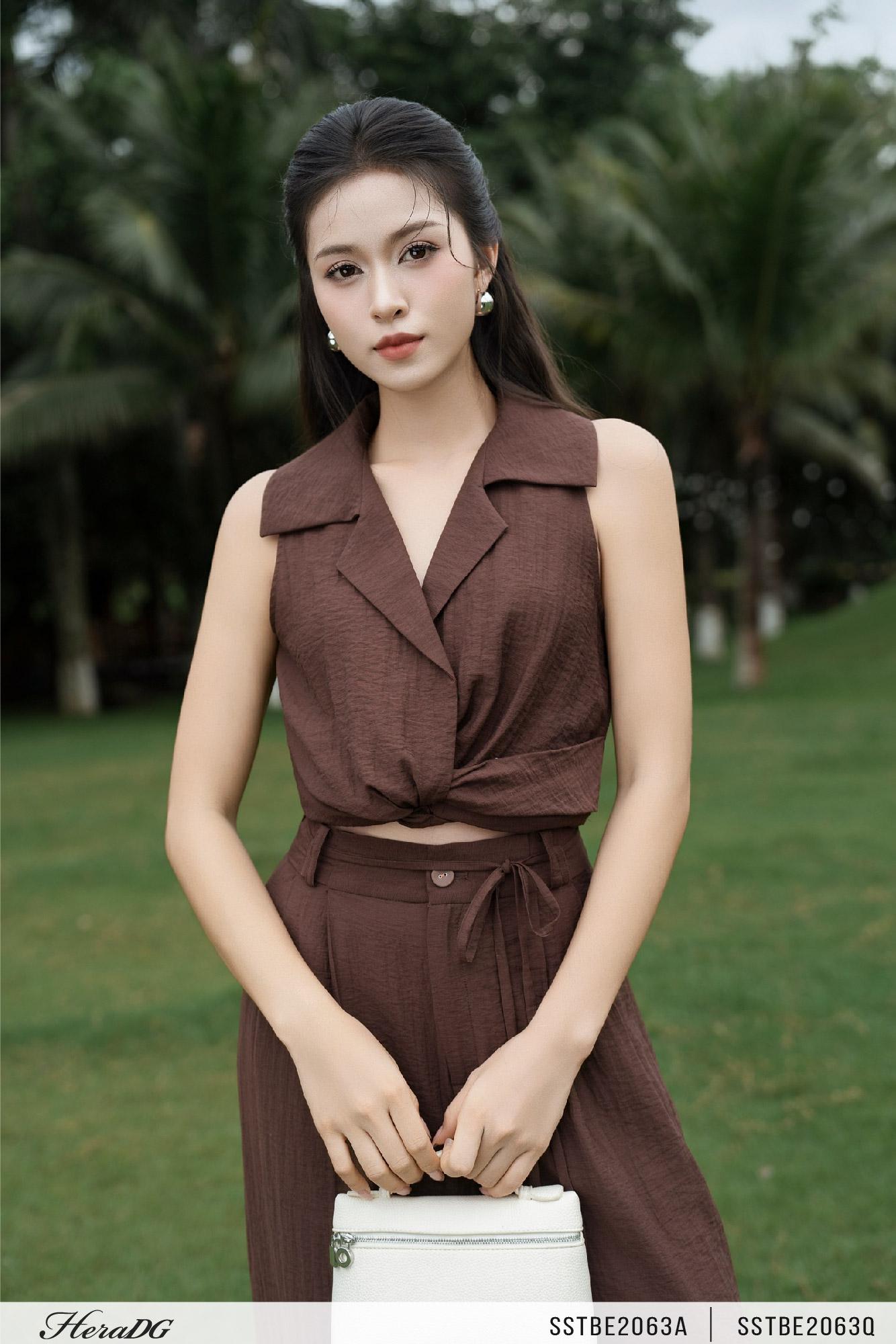 Áo dáng ngắn xoắn eo