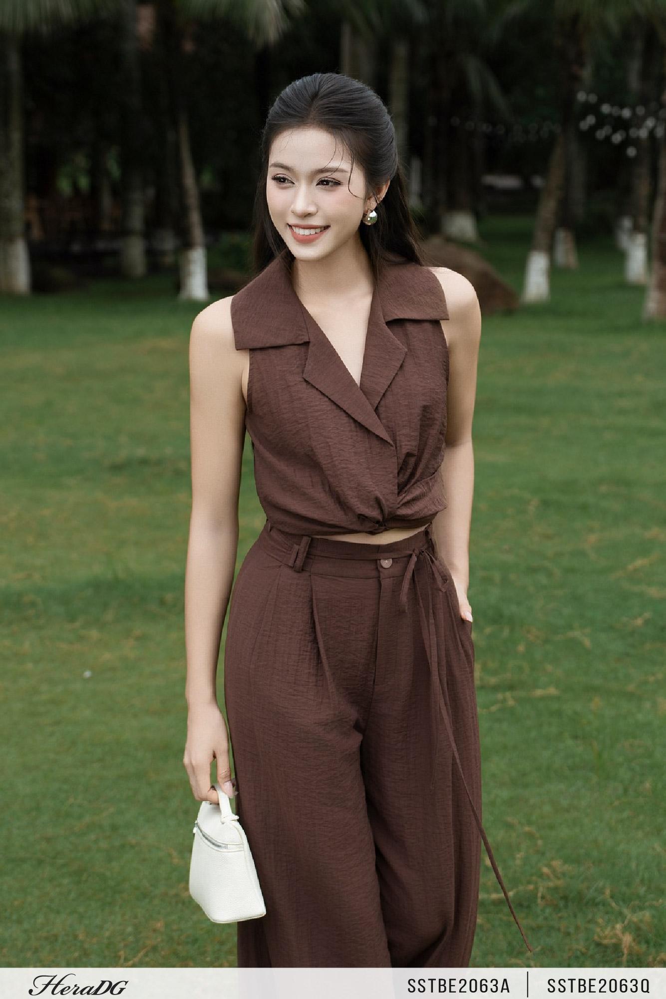 Áo dáng ngắn xoắn eo