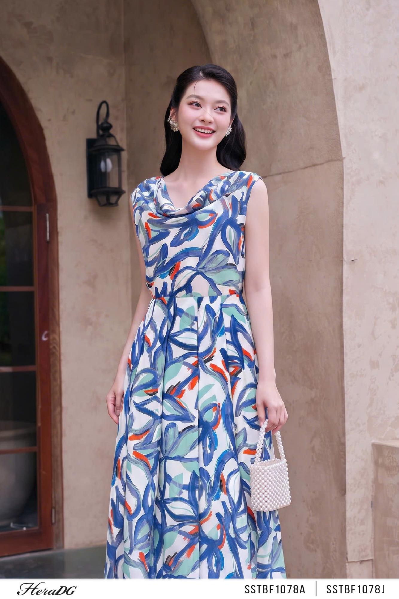 Chân váy họa tiết xếp ly