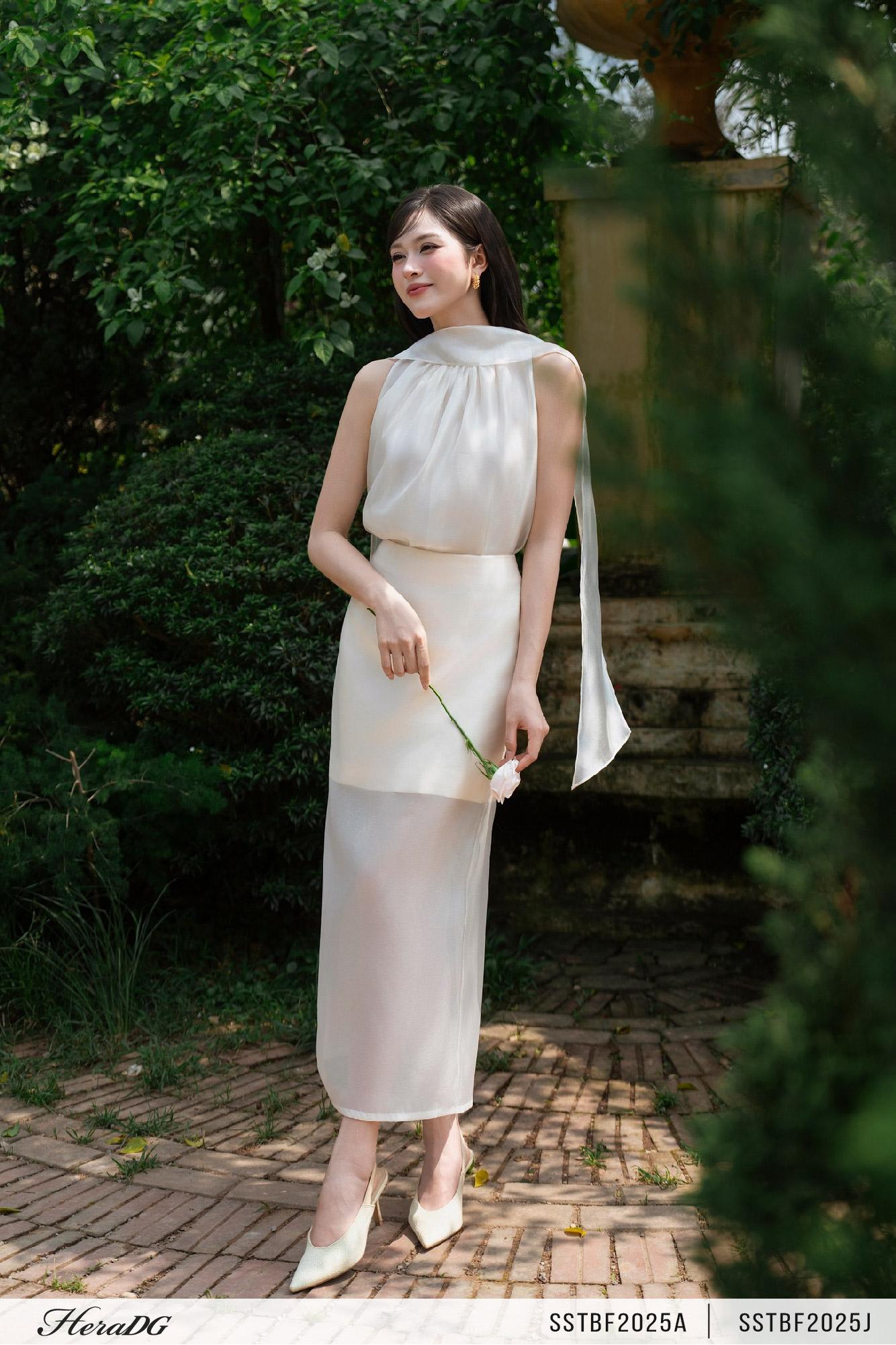 Áo kiểu cổ yếm có khăn
