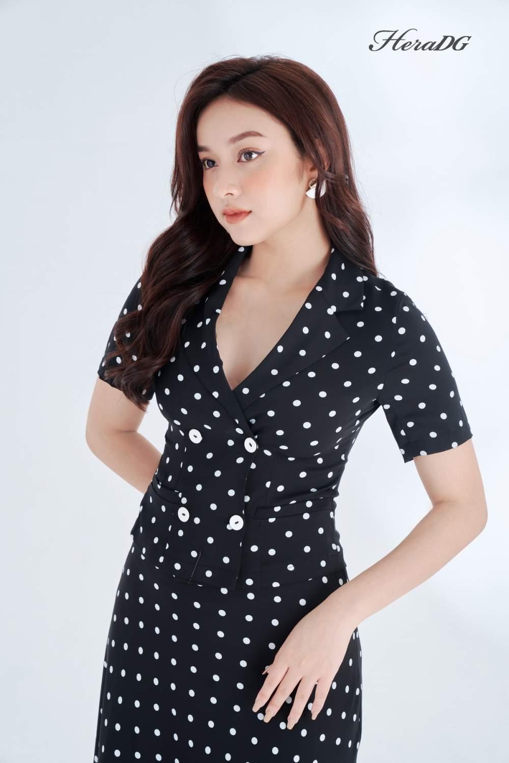 Áo tay cộc cổ ve