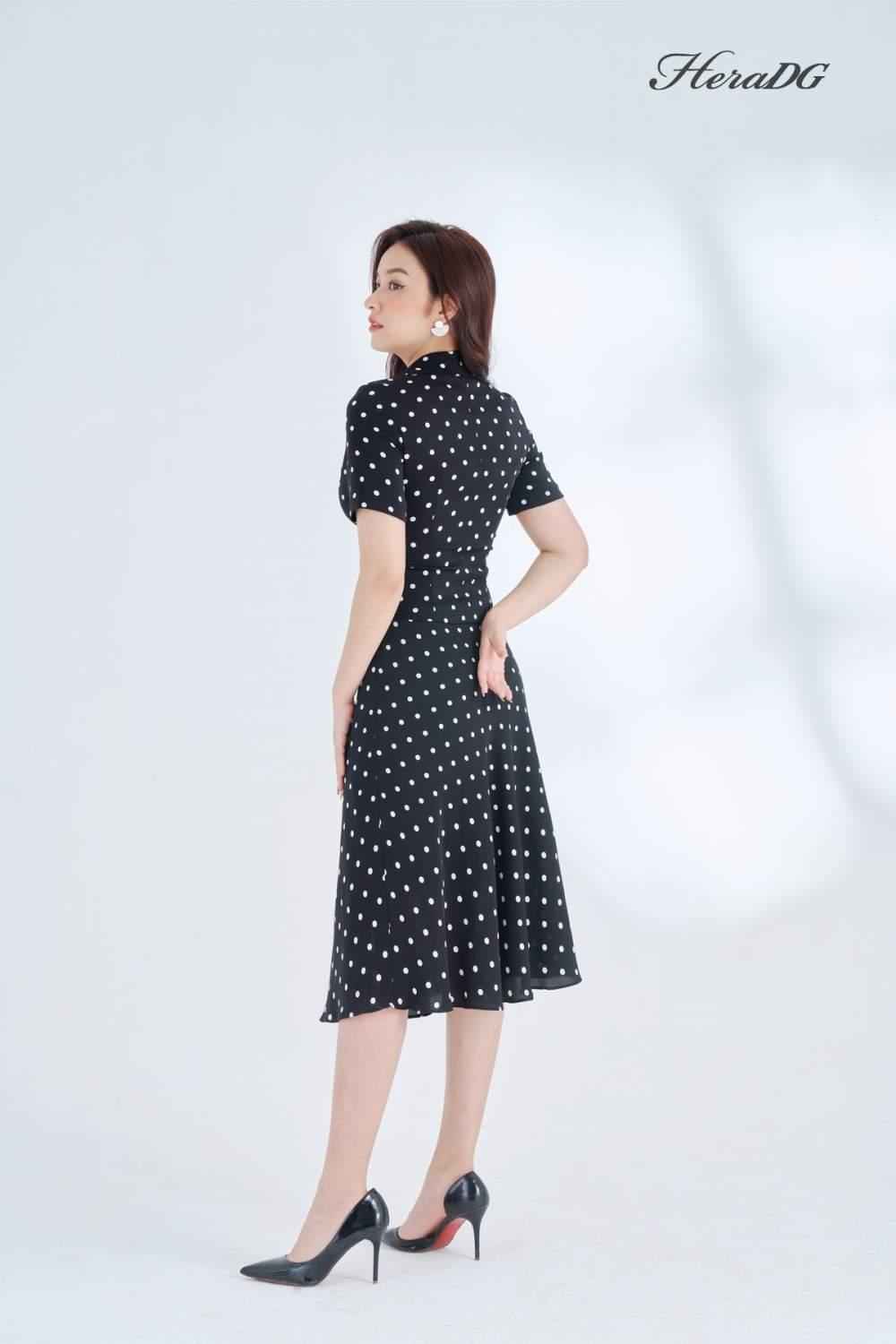 Áo tay cộc cổ ve