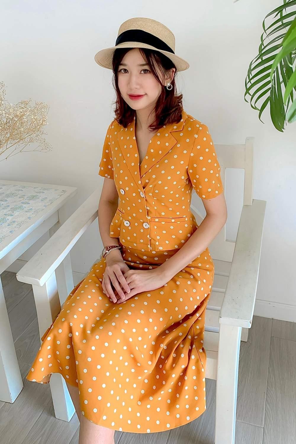 Áo tay cộc cổ ve