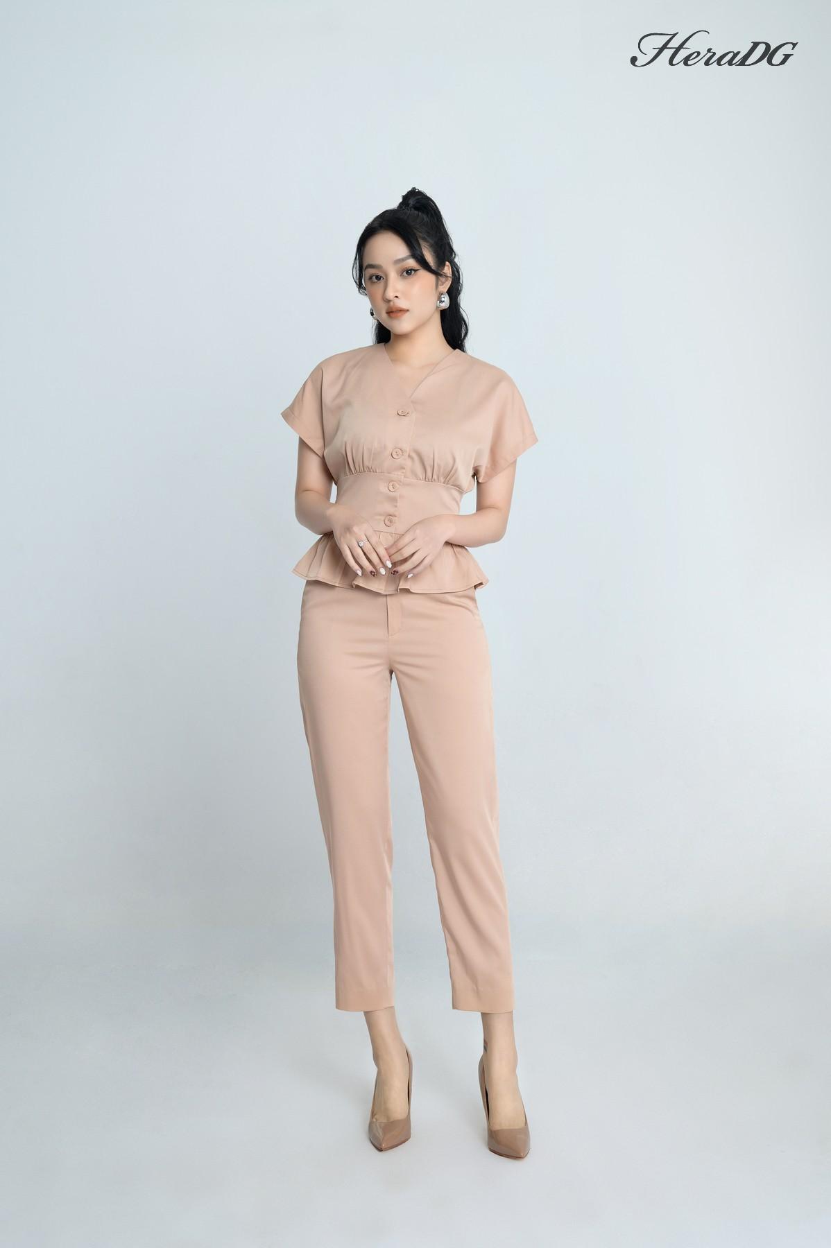 Áo cổ V nhún chân ngực và eo