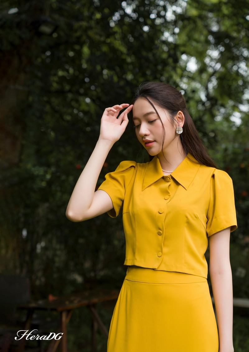 Áo crop cổ đức