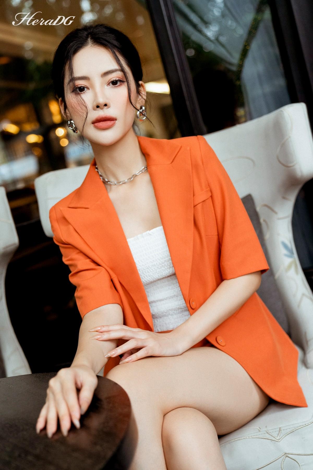 Áo đờ mi tay cộc, cổ 2 ve
