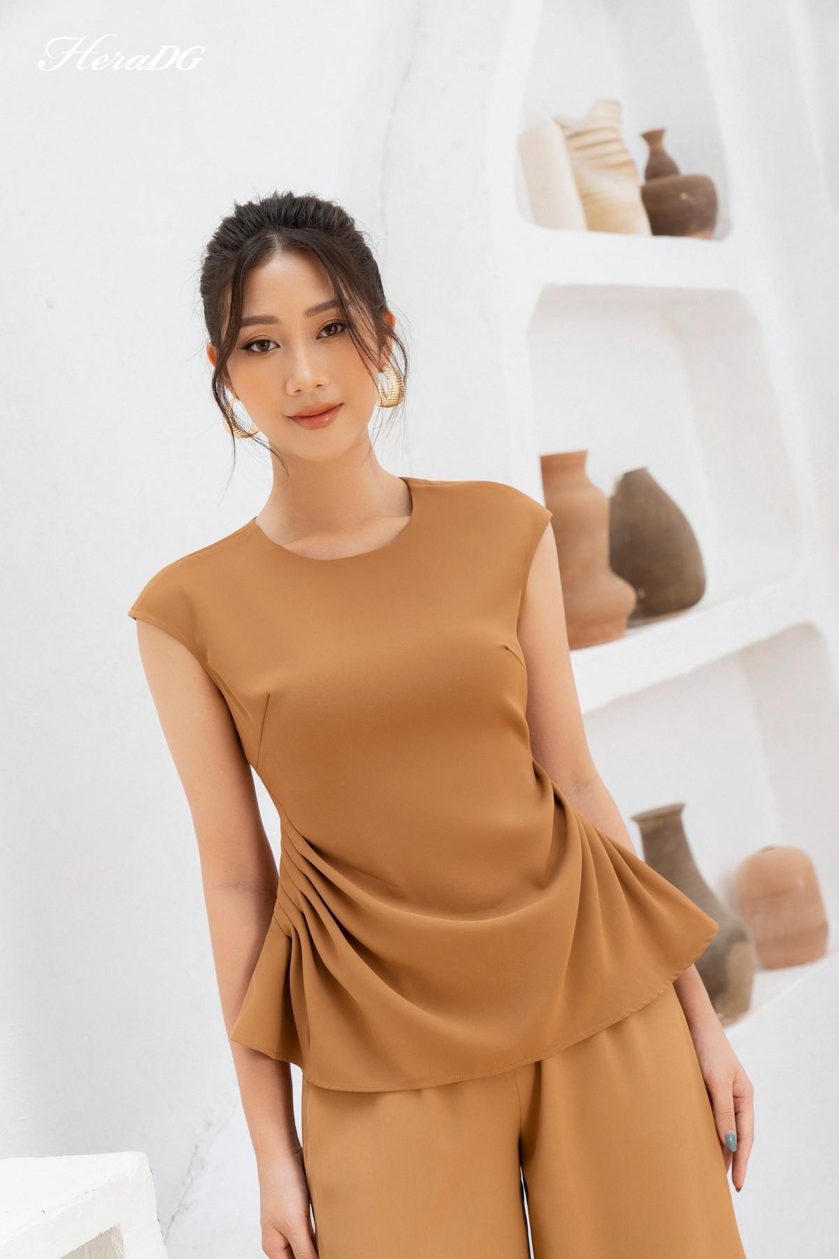 Áo vai chờm, cổ tim