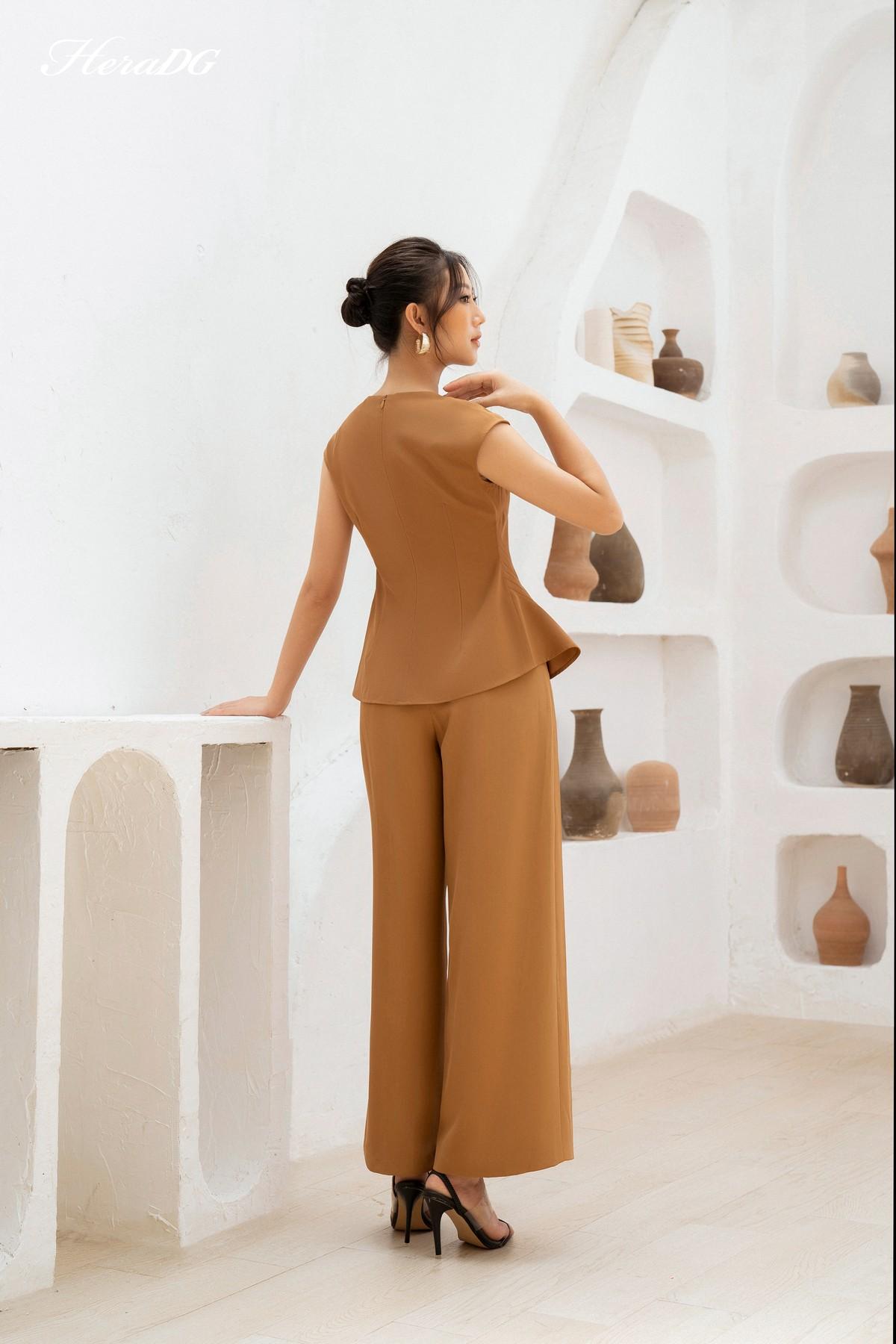 Áo vai chờm, cổ tim