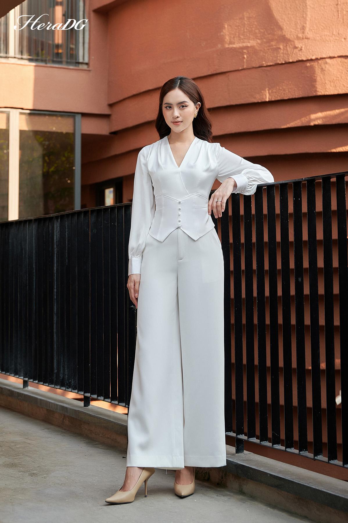 Áo dáng ngắn cổ đan chéo
