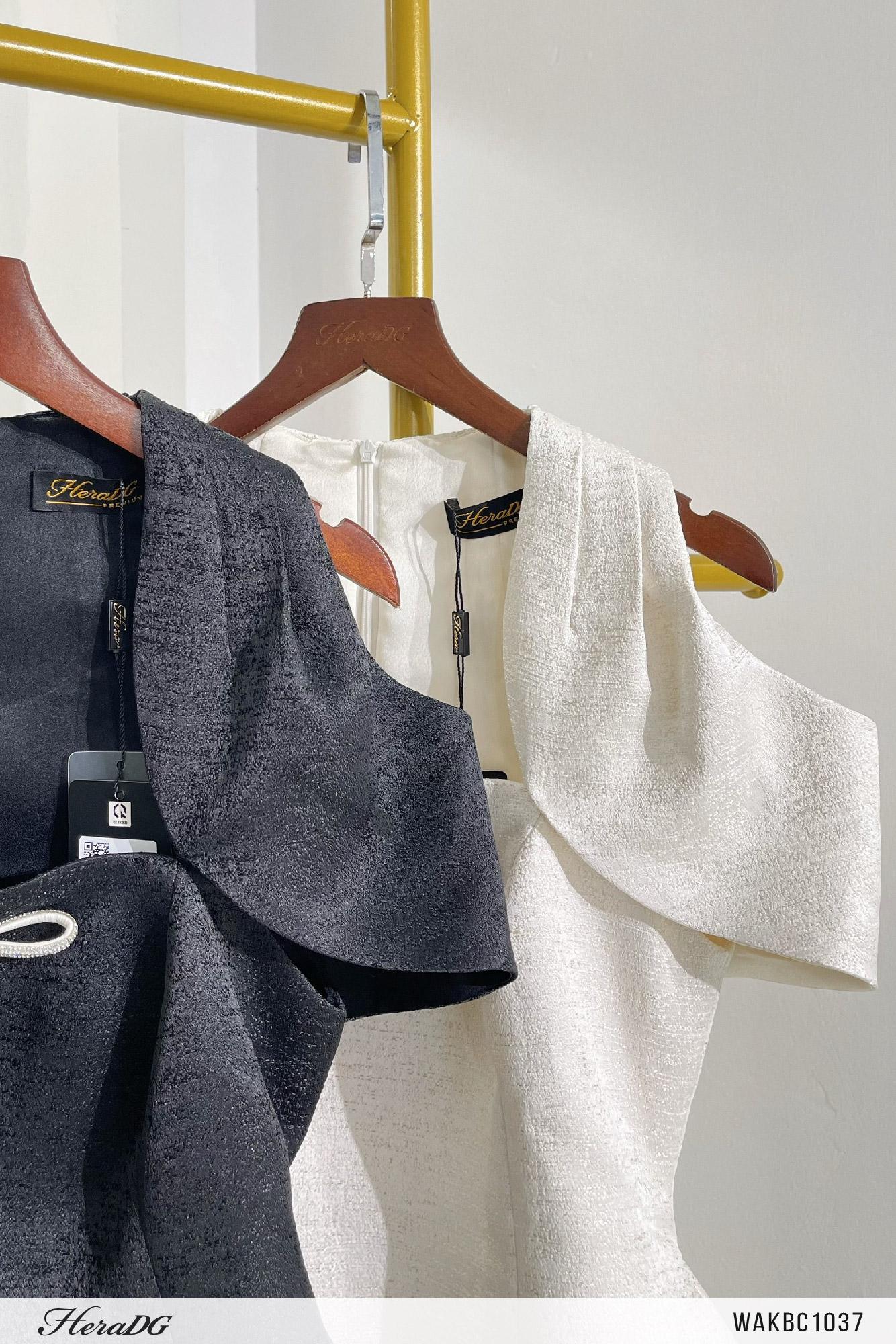 Áo peplum hở vai