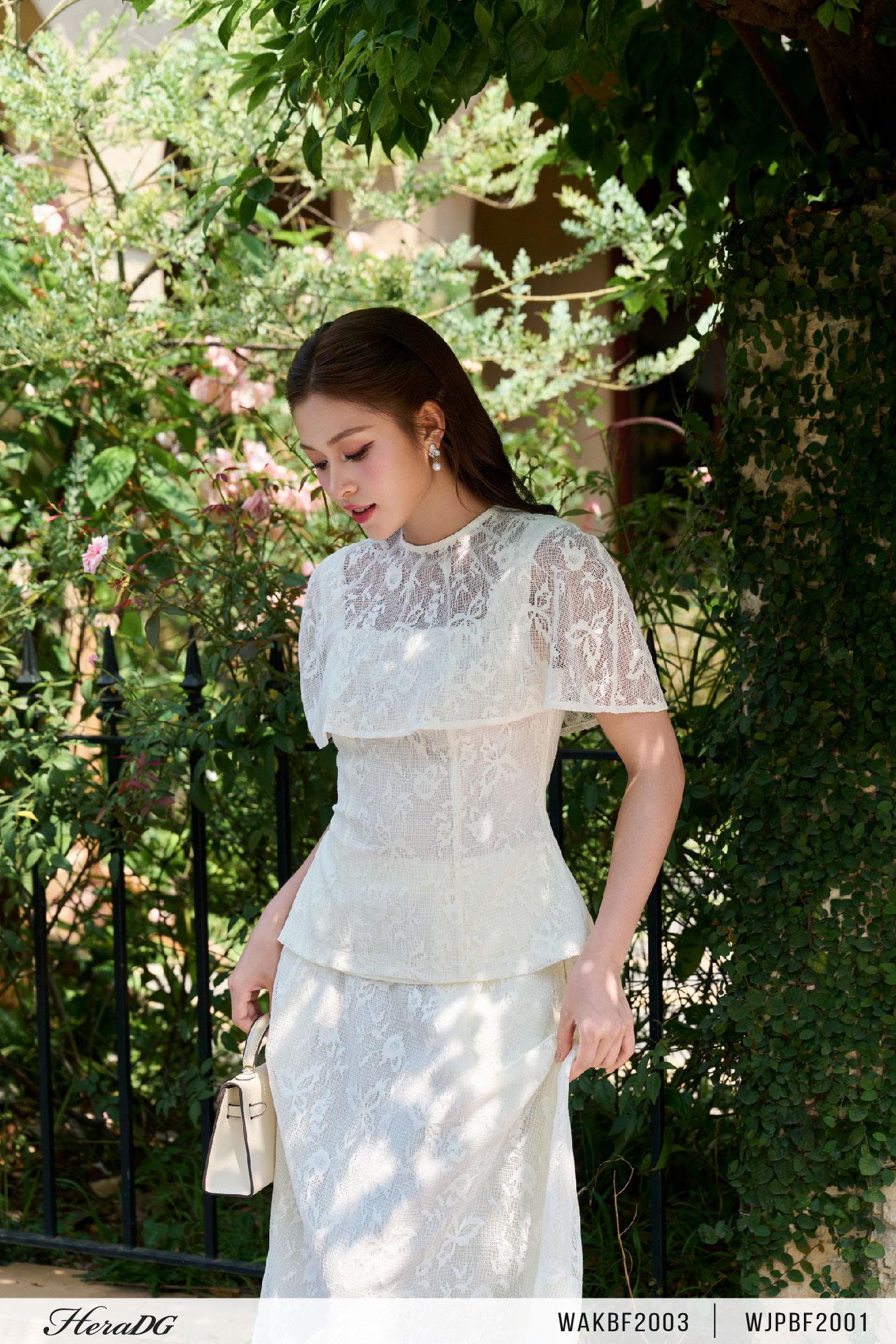 Áo kiểu peplum có cape