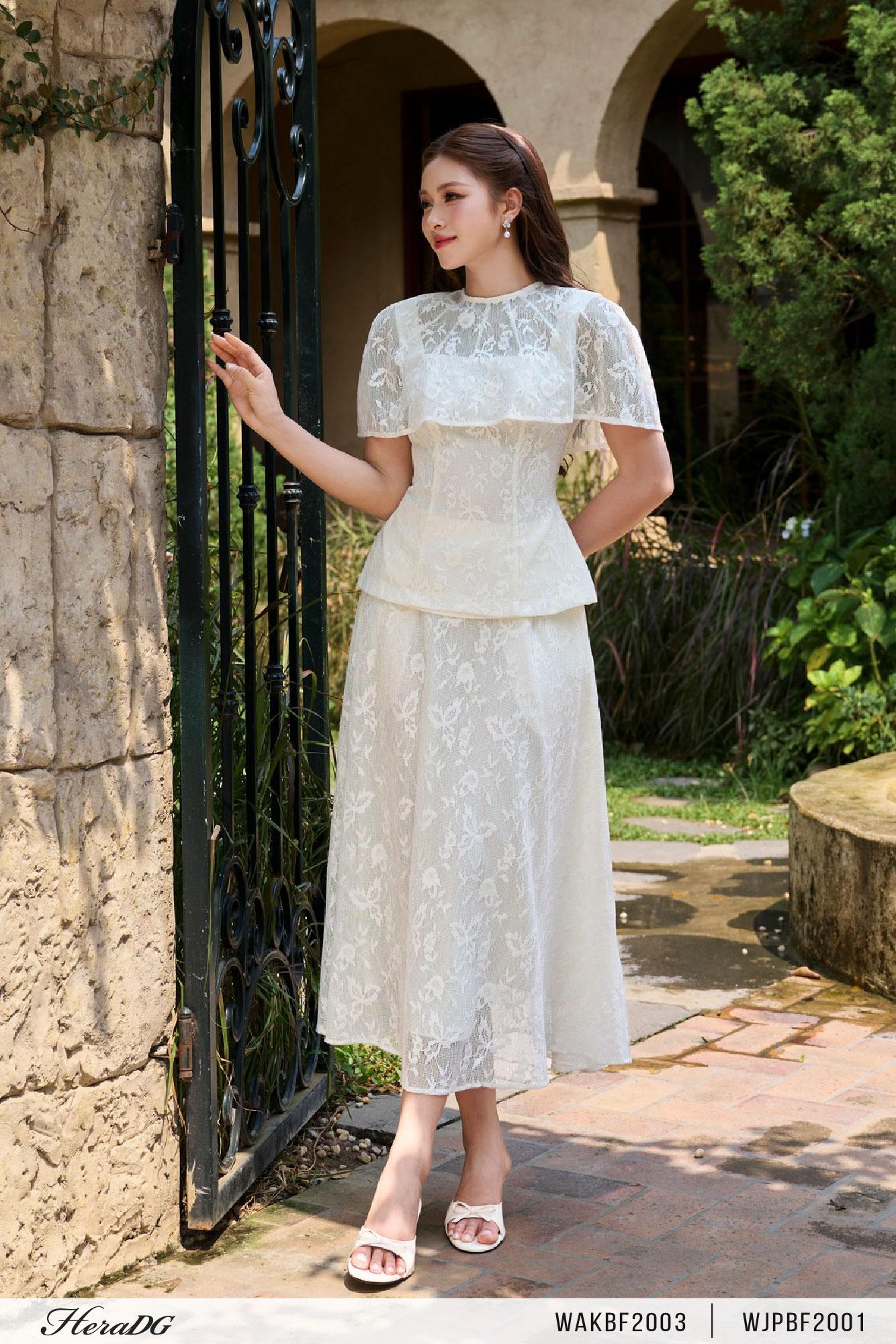 Áo kiểu peplum có cape