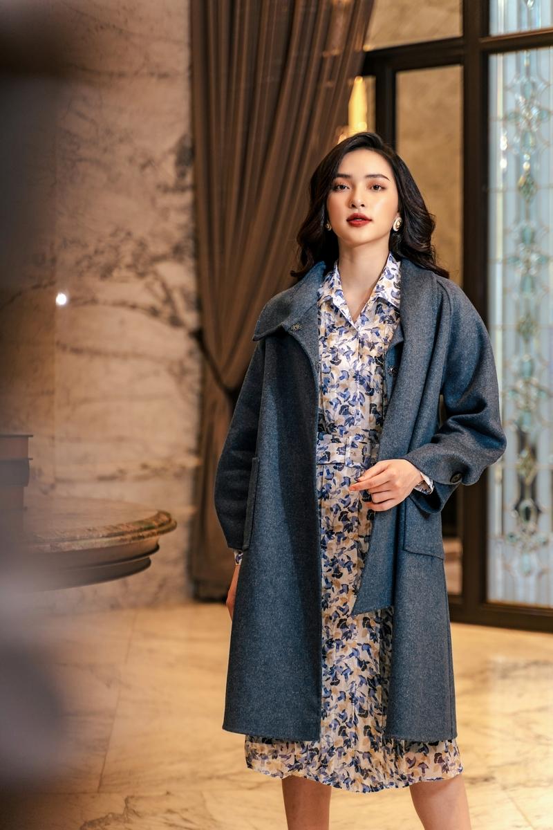 Áo khoác dạ khâu tay cổ nơ