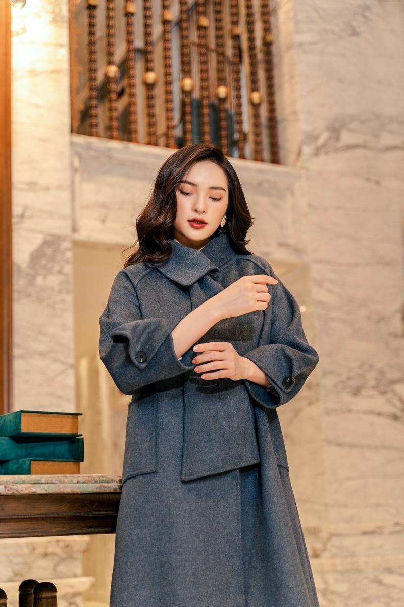 Áo khoác dạ khâu tay cổ nơ