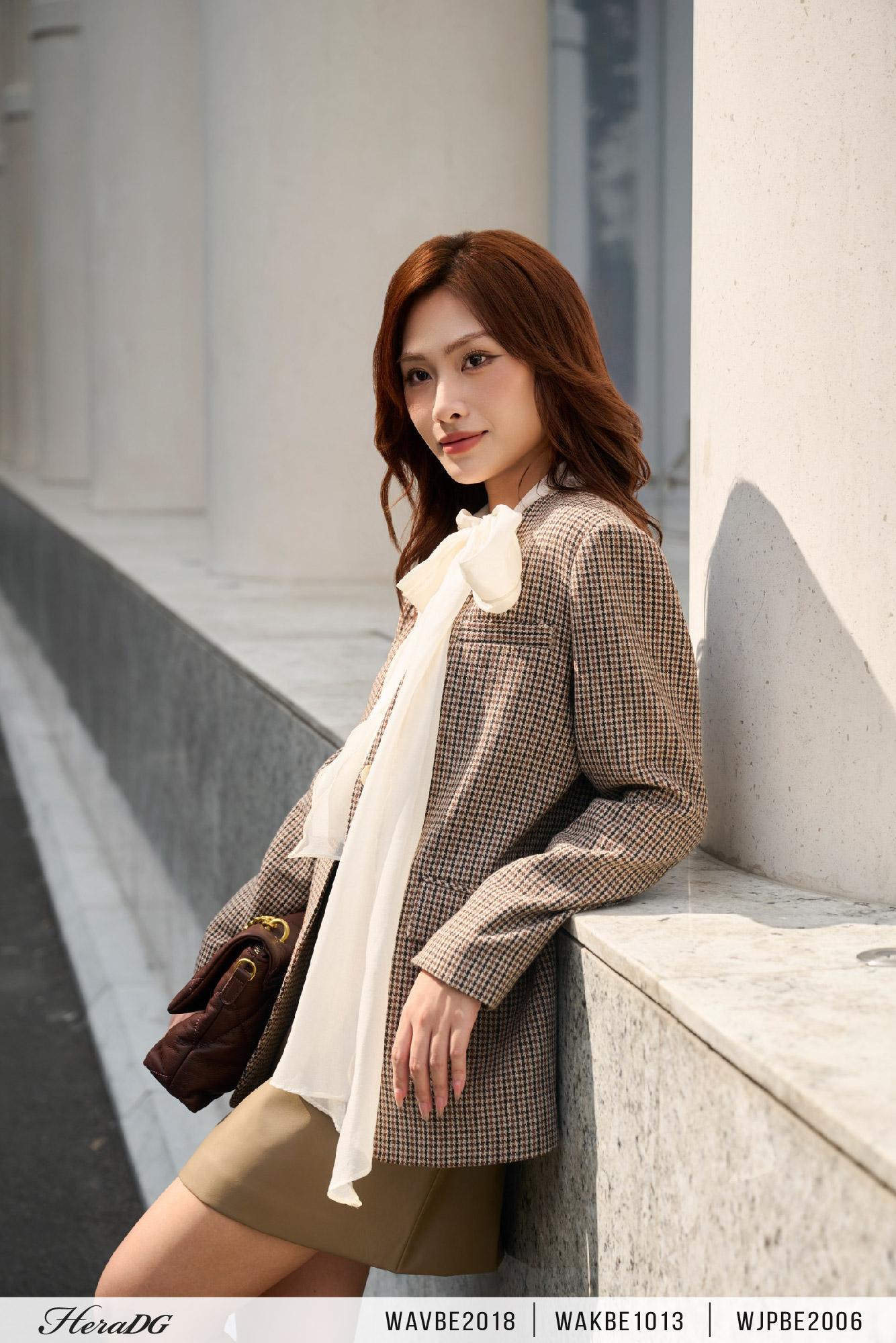 Áo blazer dạ kẻ cổ V