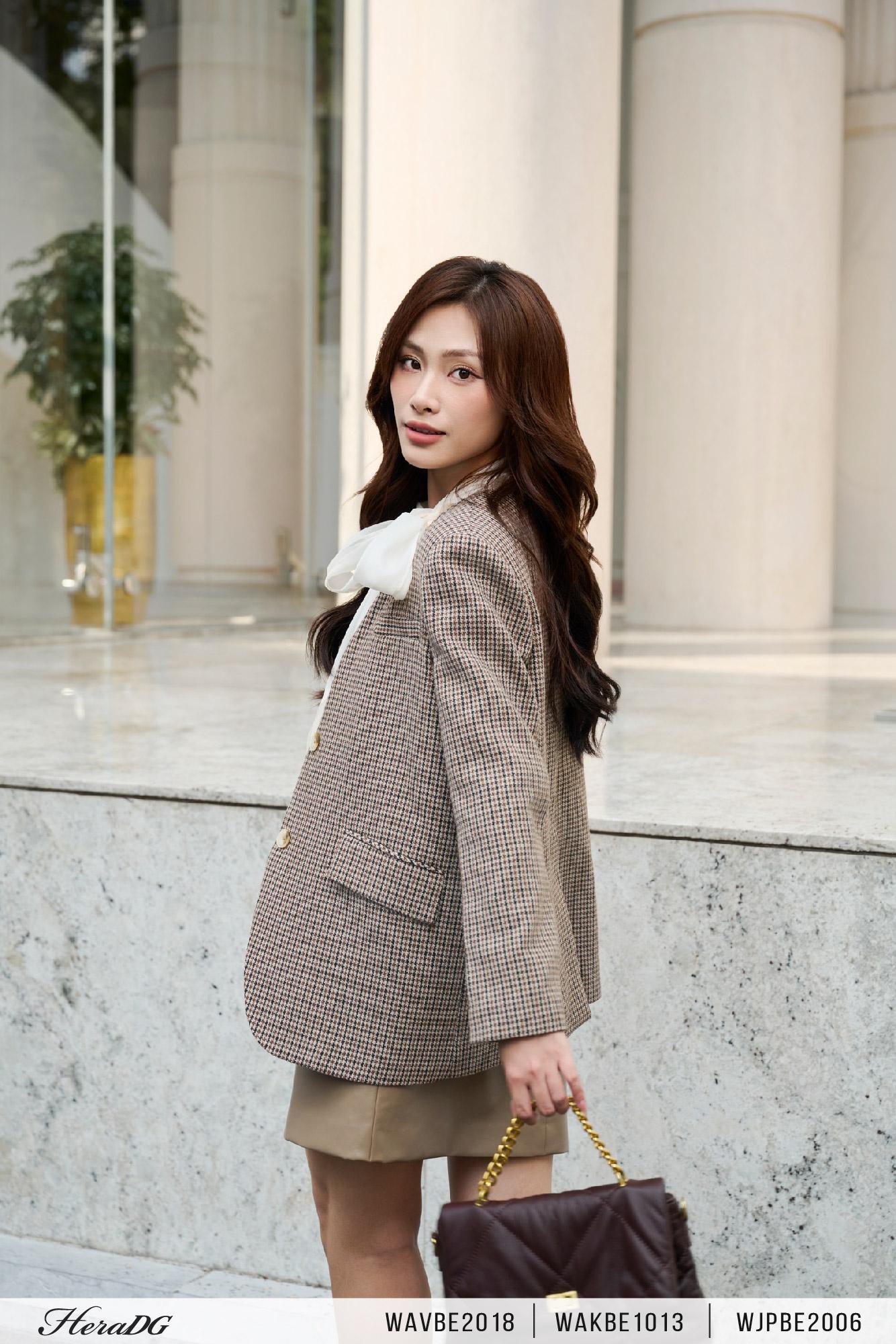Áo blazer dạ kẻ cổ V