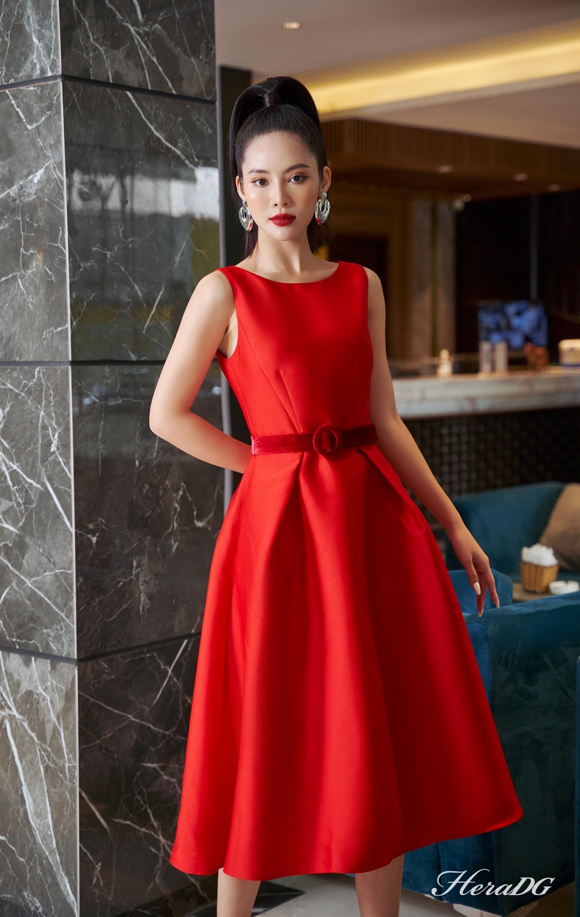 Đầm xoè cổ thuyền