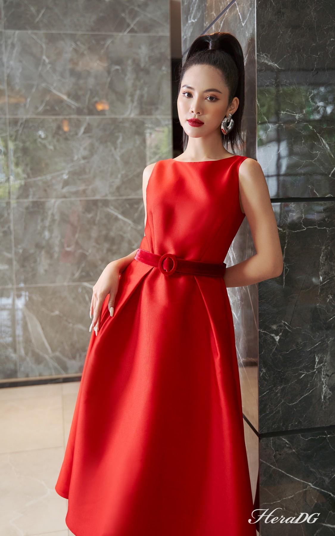 Đầm xoè cổ thuyền