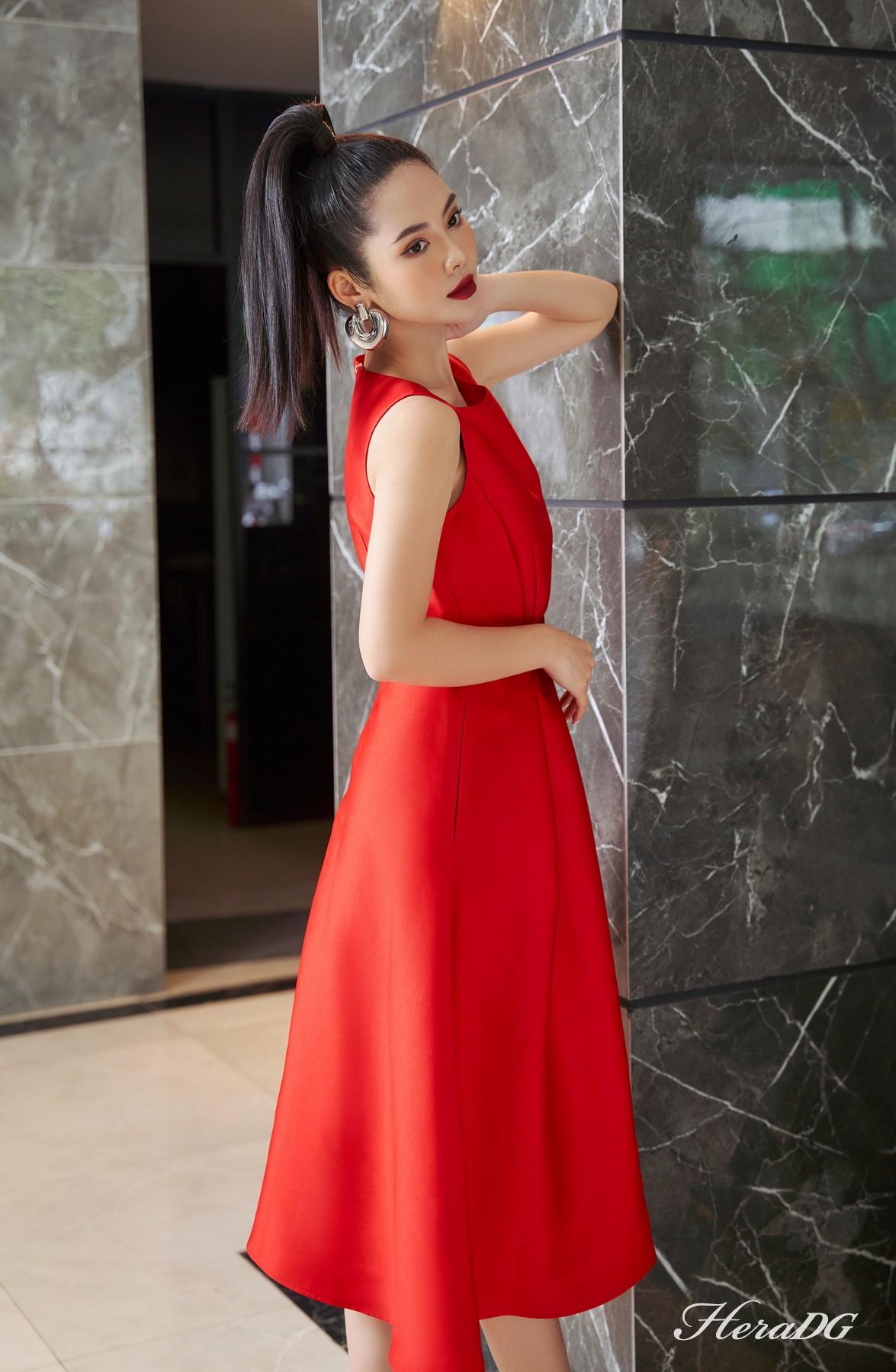 Đầm xoè cổ thuyền