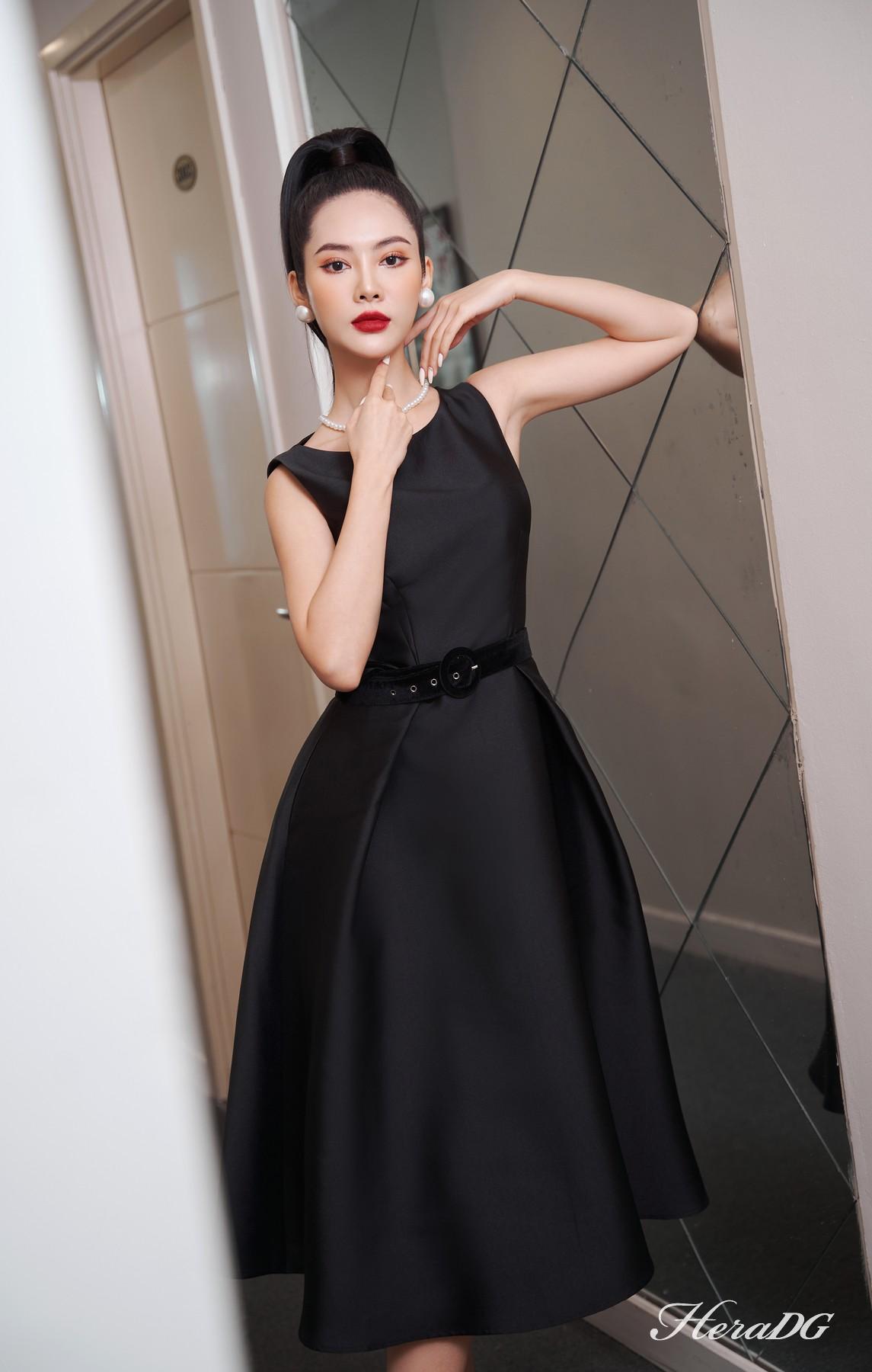 Đầm xoè cổ thuyền
