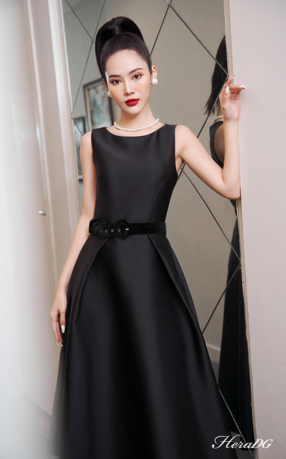 Đầm xoè cổ thuyền
