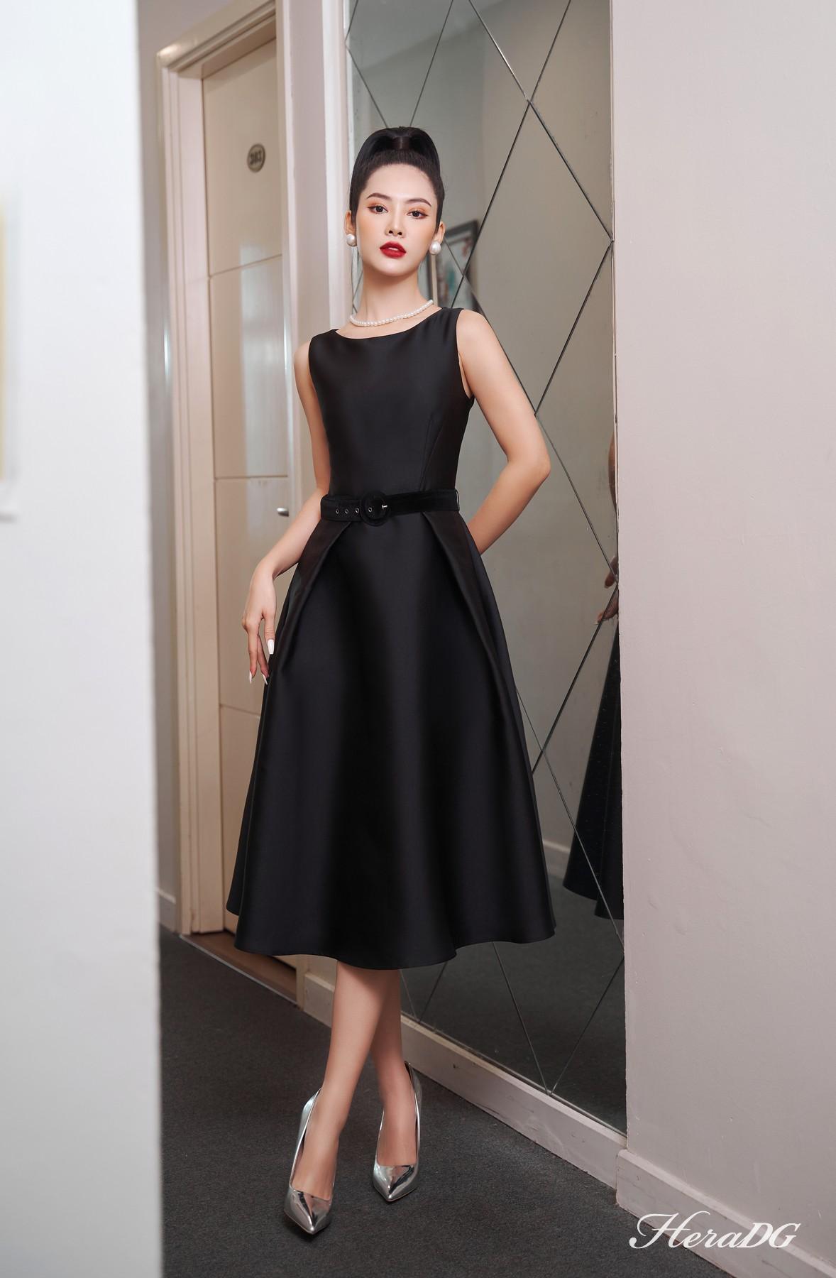 Đầm xoè cổ thuyền