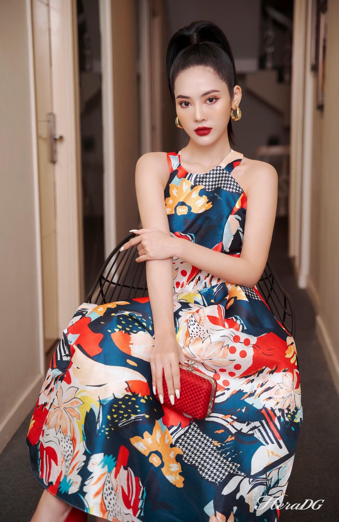 Đầm xoè cổ yếm