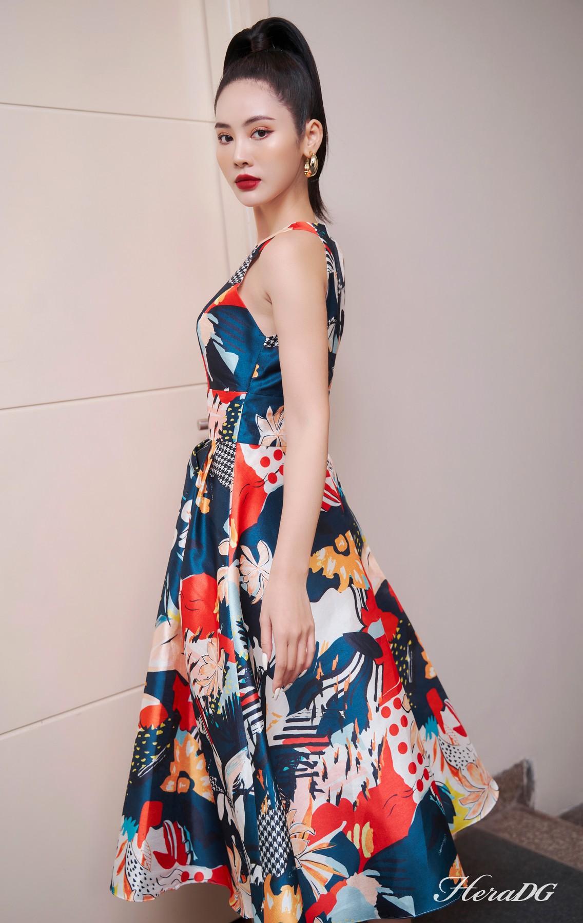 Đầm xoè cổ yếm