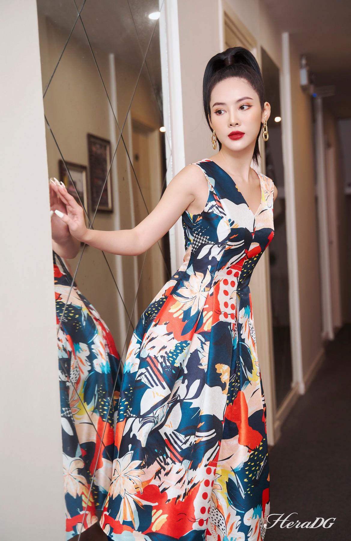 Đầm xoè cổ V