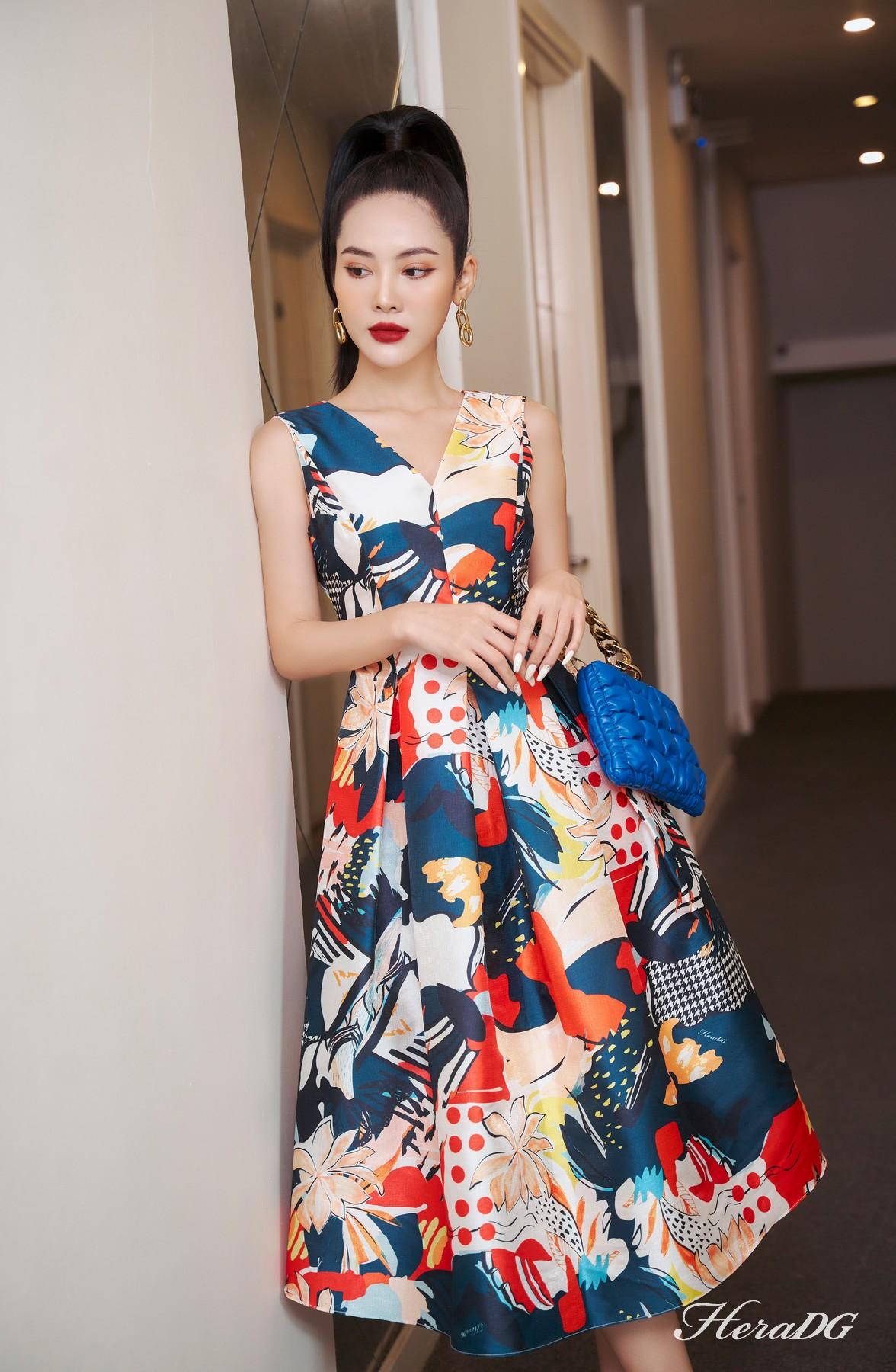Đầm xoè cổ V
