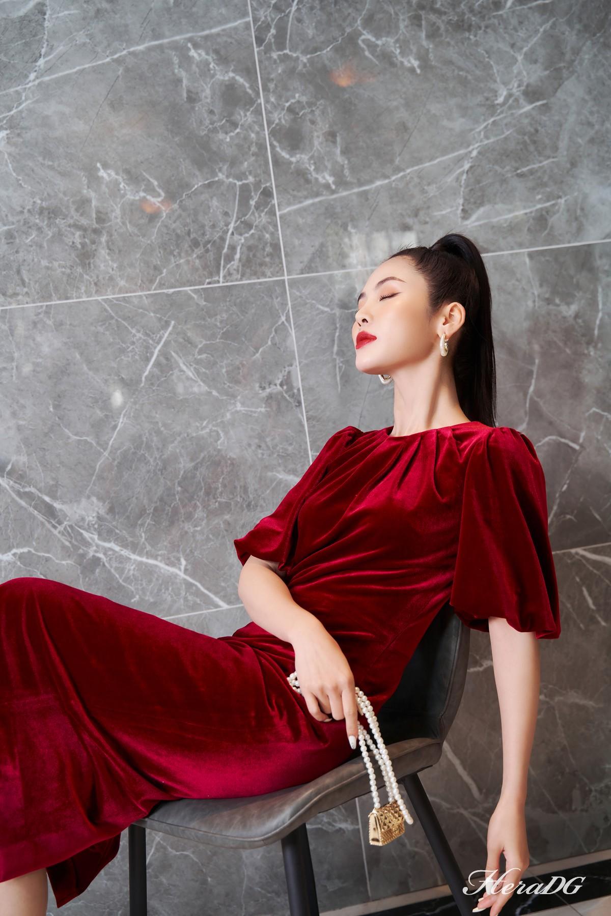Đầm ôm tay bồng