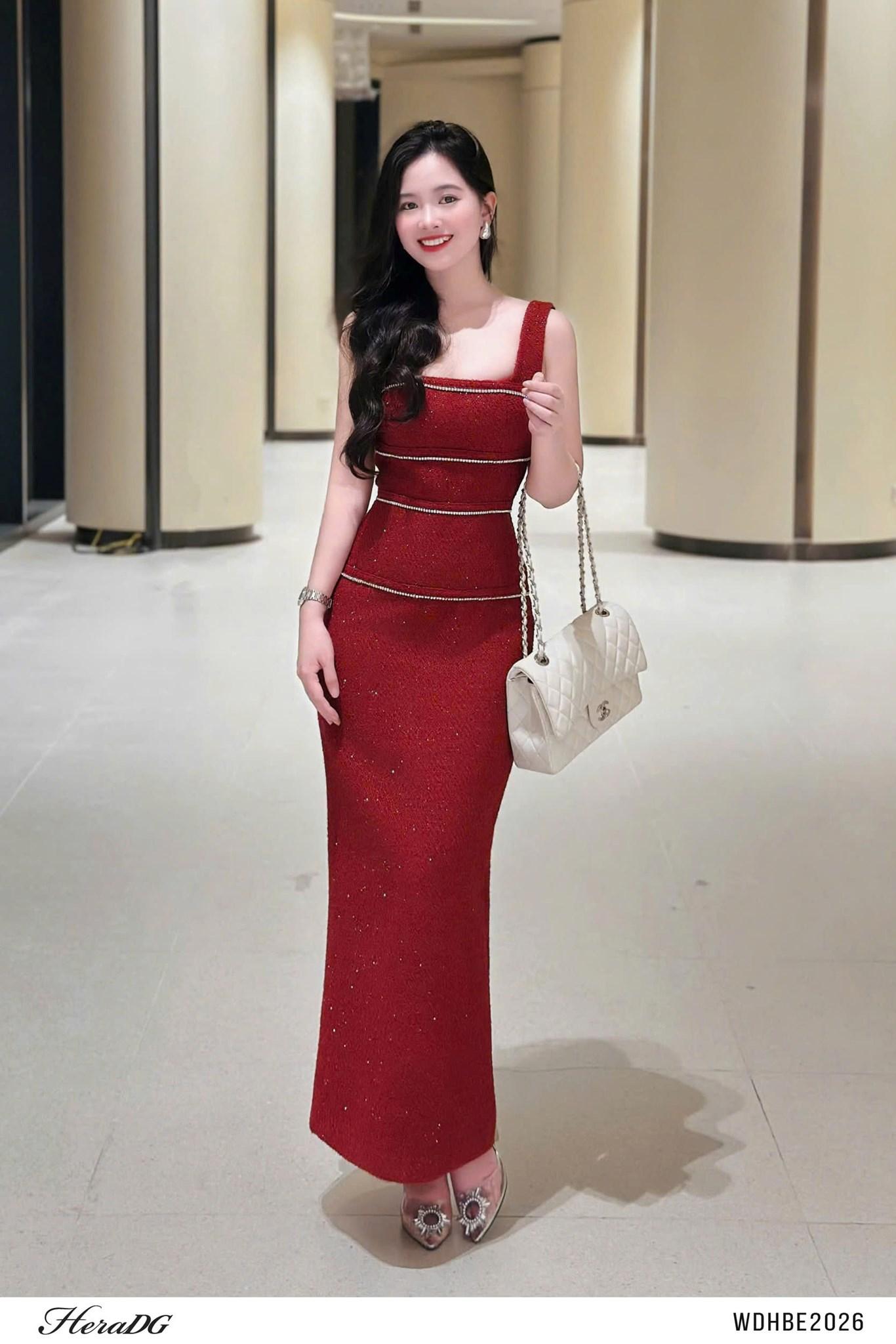Đầm suông đính đá kèm khăn