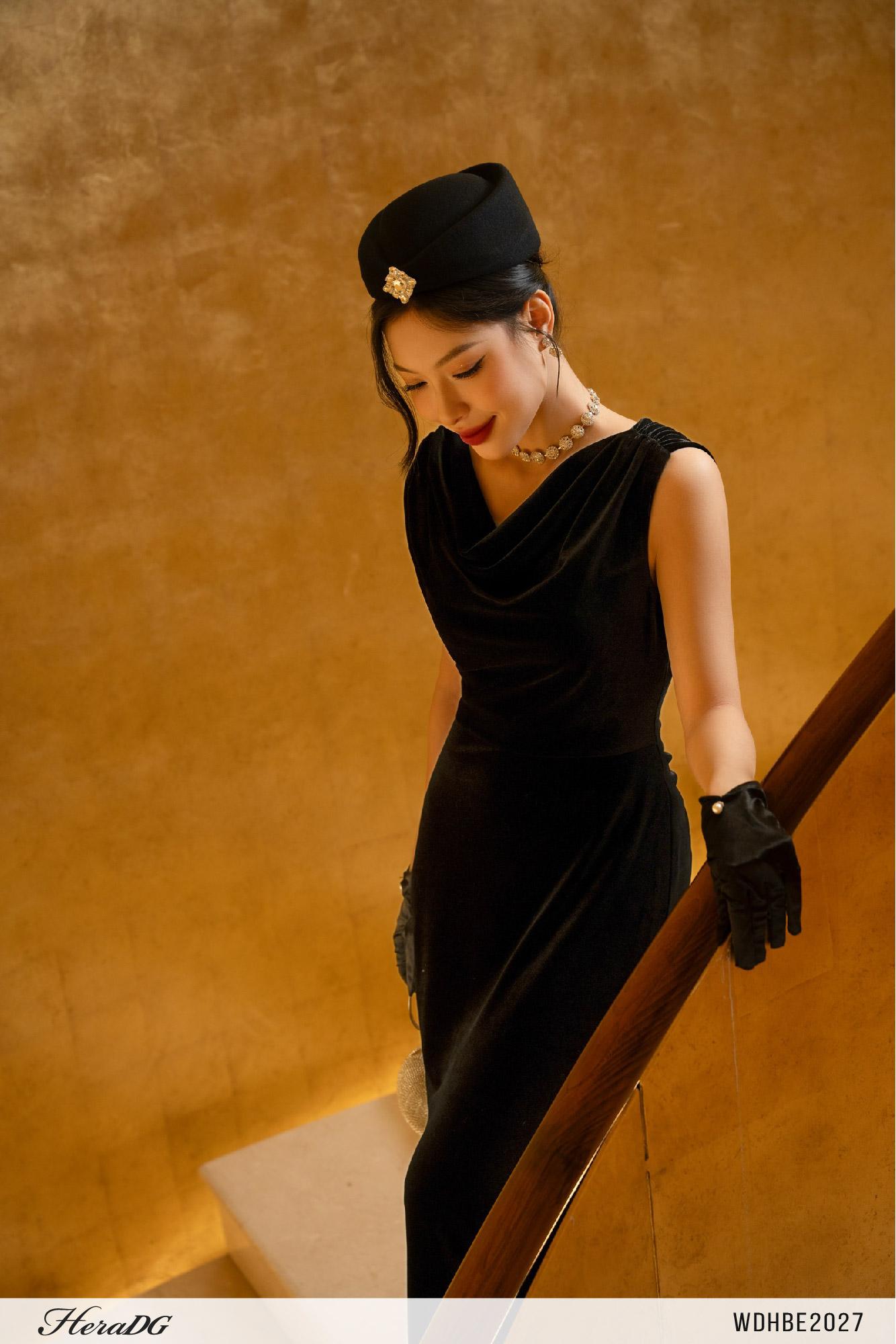 Đầm nhung đuôi cá cổ đổ