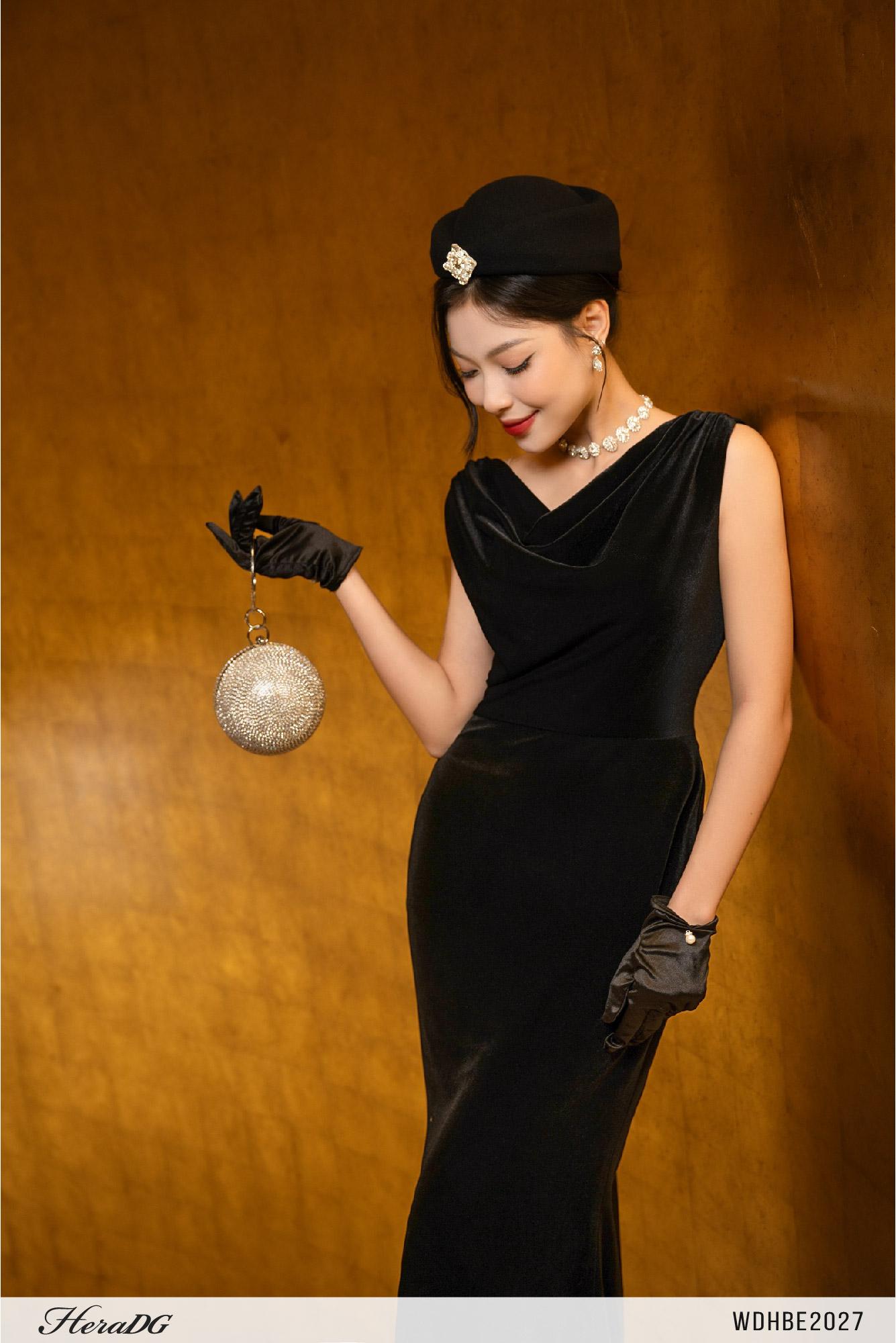 Đầm nhung đuôi cá cổ đổ