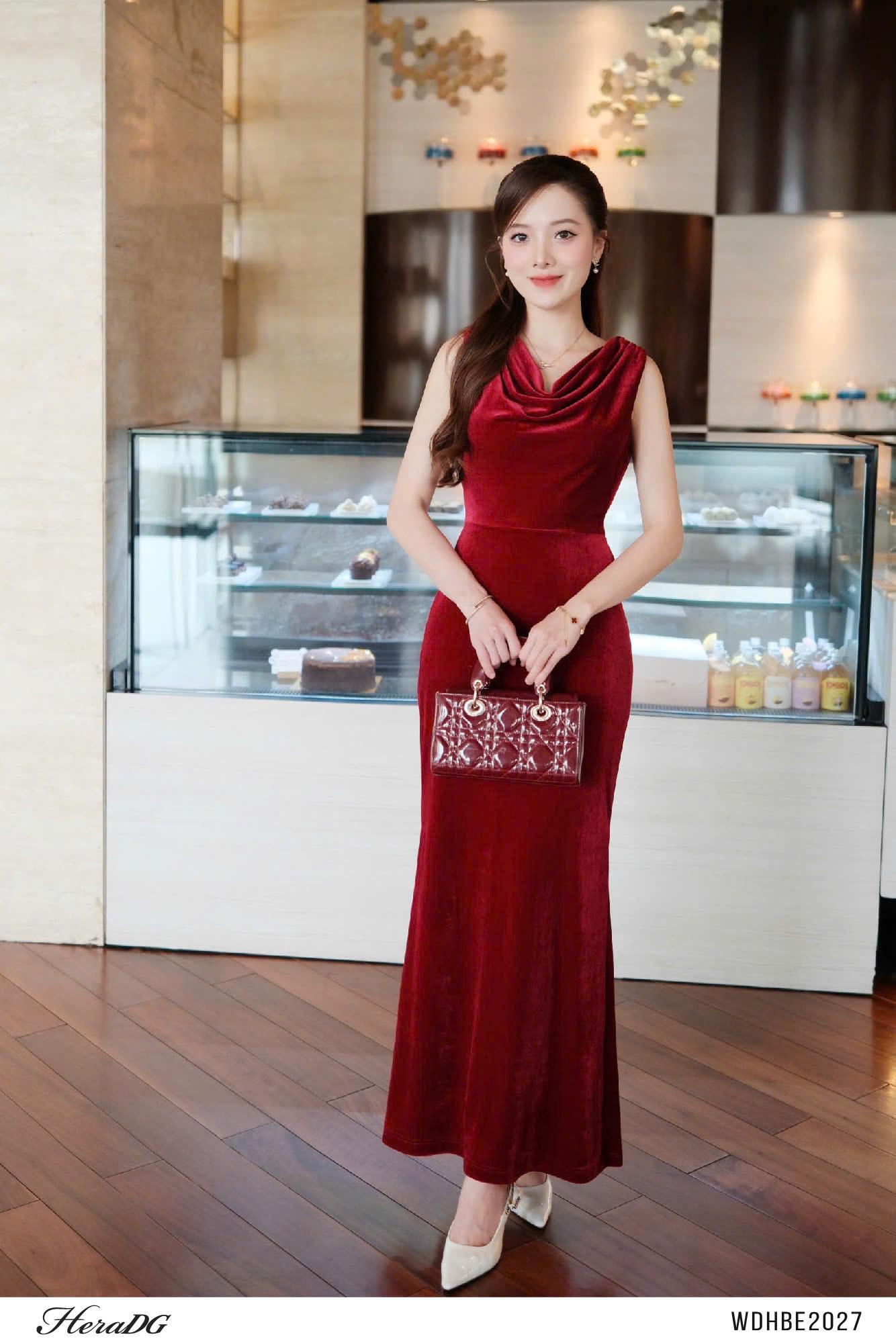 Đầm nhung đuôi cá cổ đổ