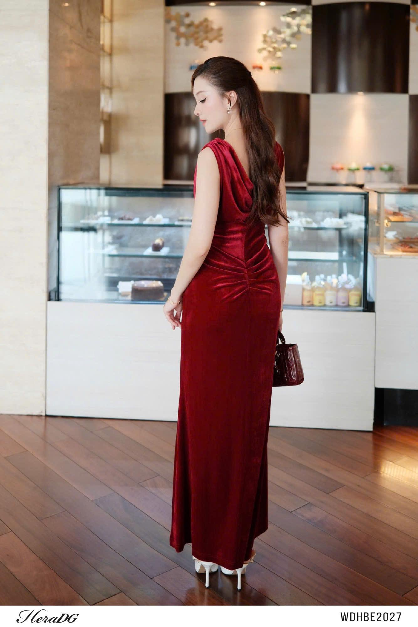 Đầm nhung đuôi cá cổ đổ