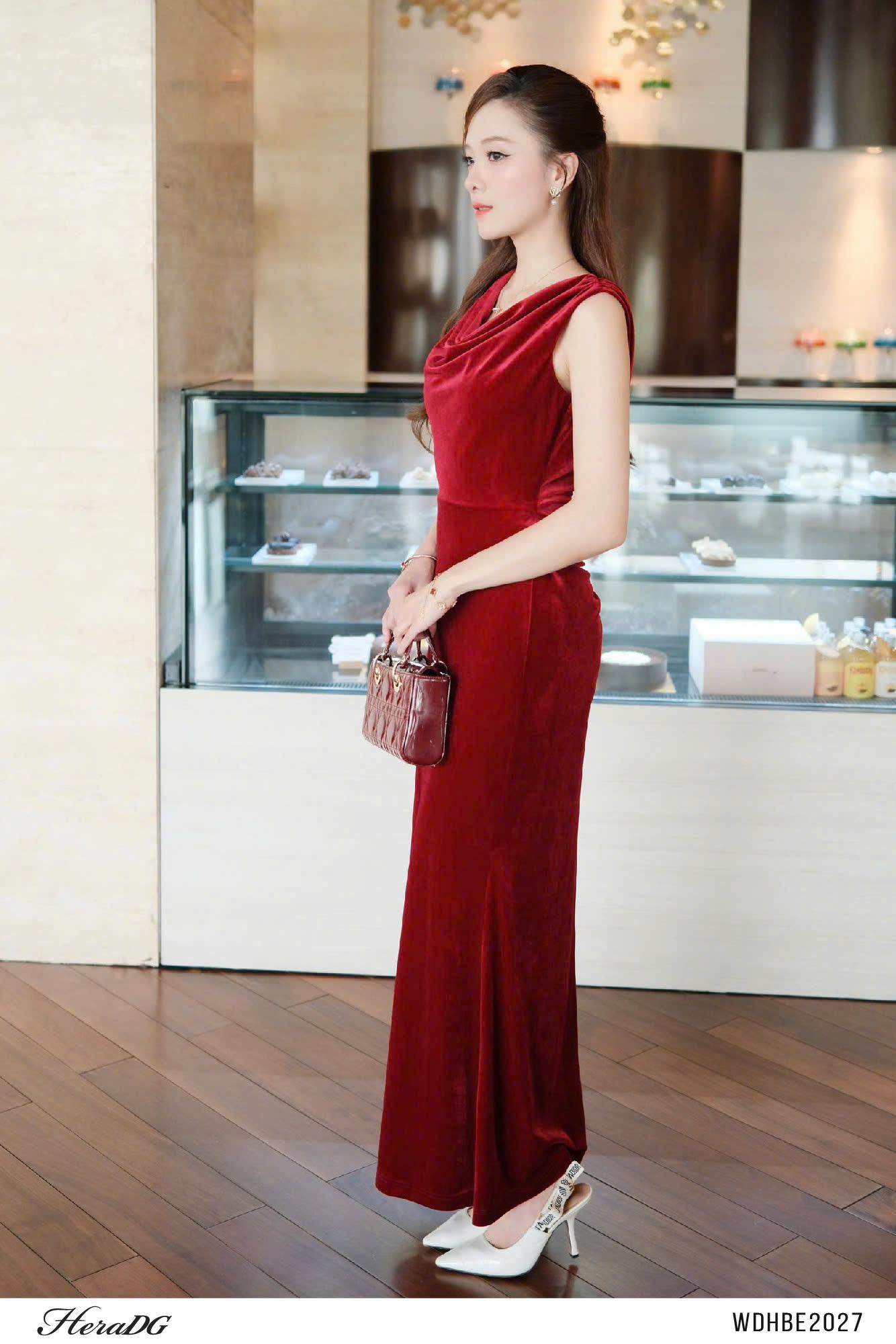 Đầm nhung đuôi cá cổ đổ