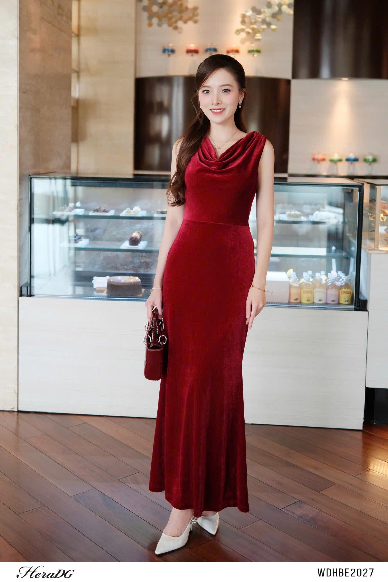 Đầm nhung đuôi cá cổ đổ