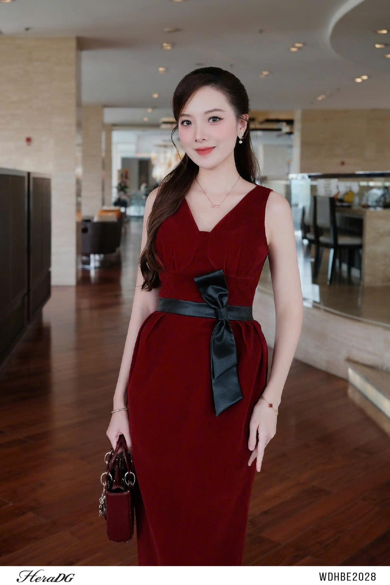 Đầm nhung cổ tim phối nơ da