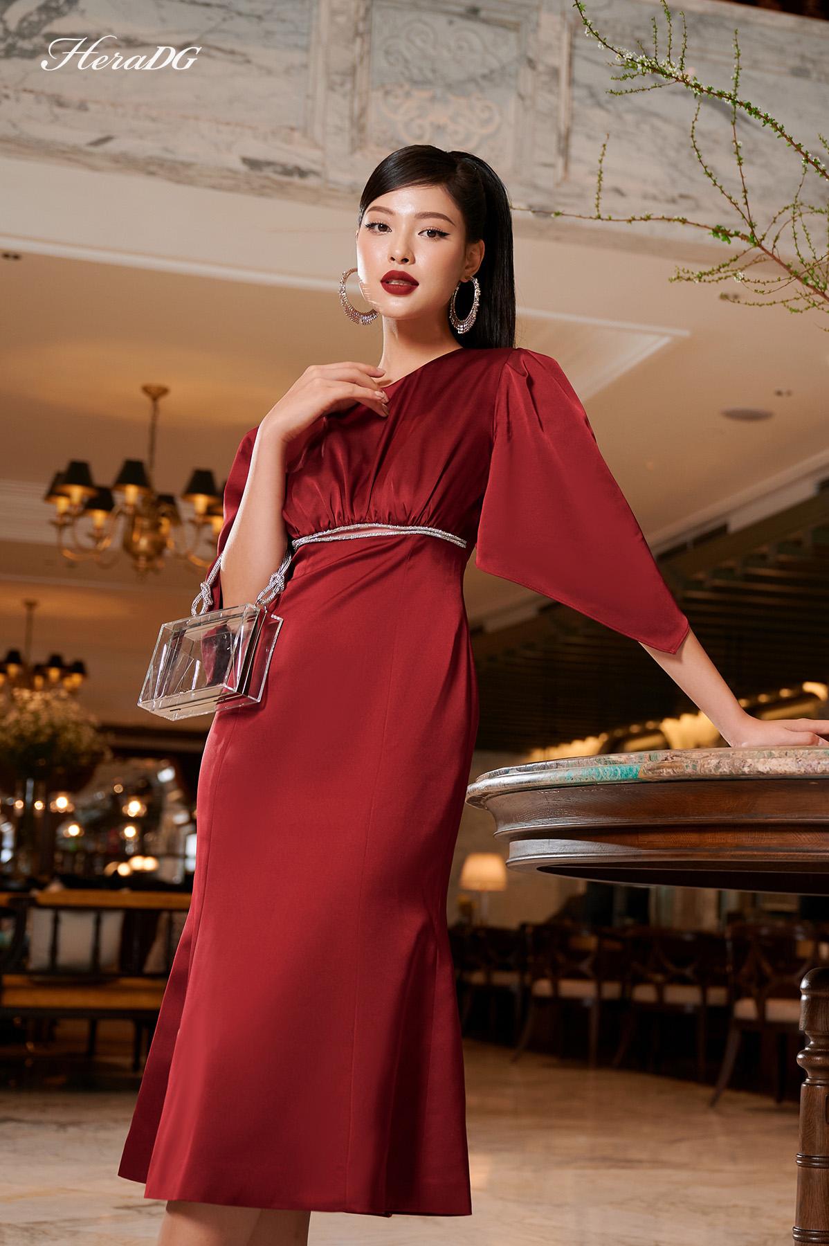 Đầm đuôi cá cổ tròn