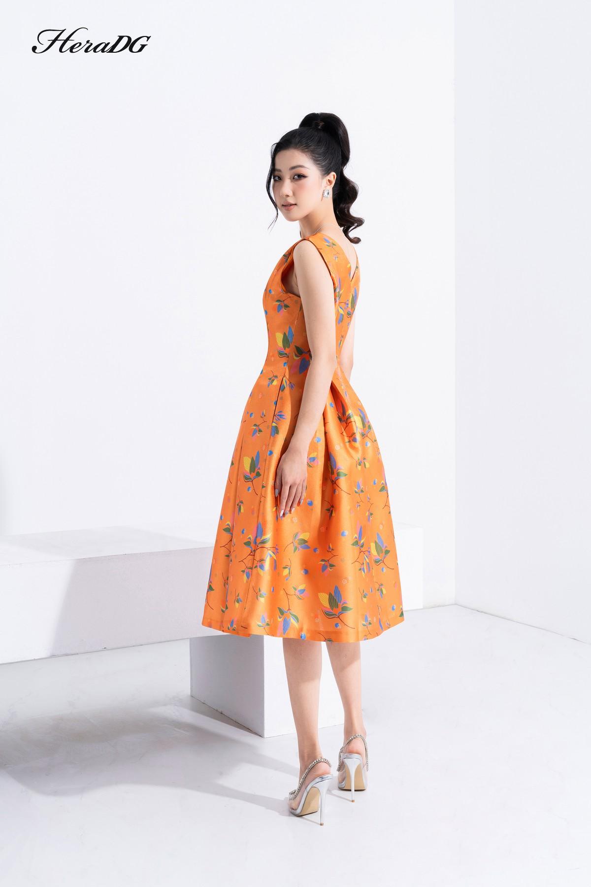 Đầm xoè cổ V
