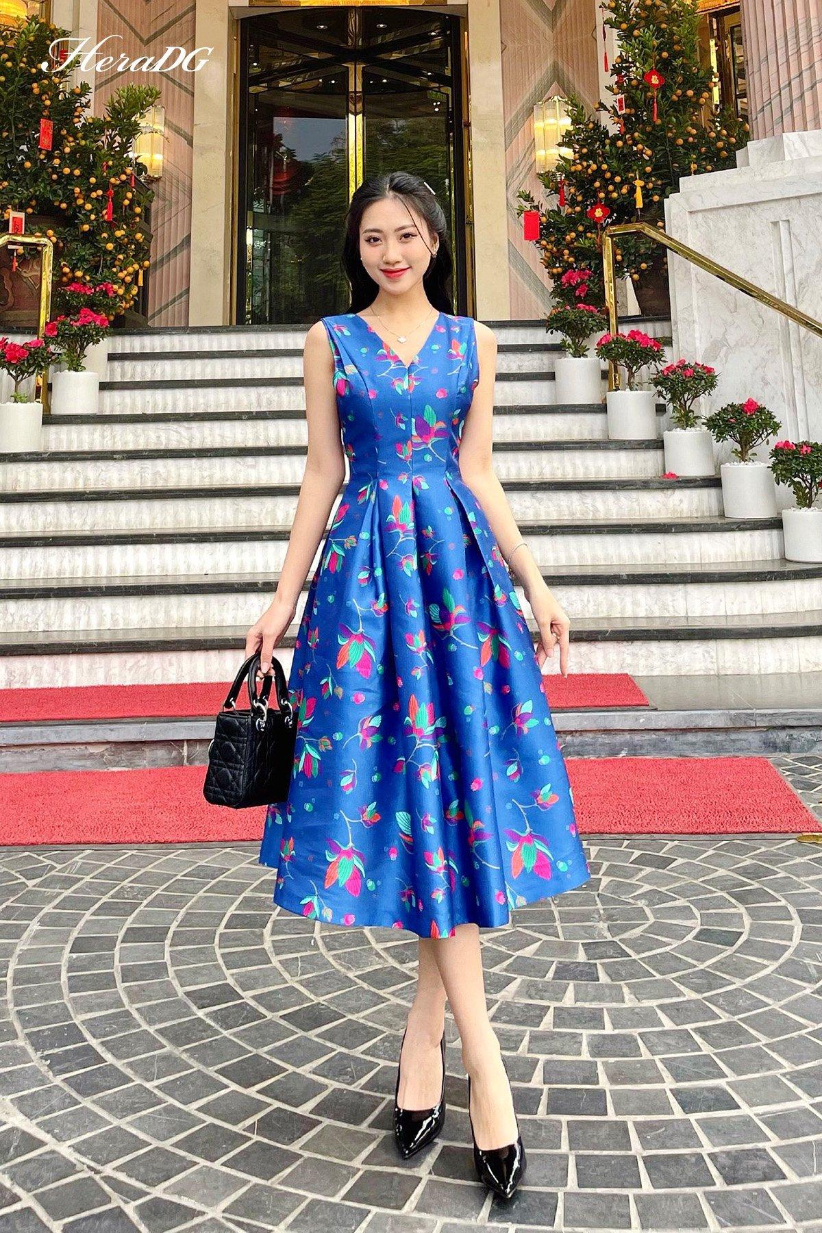 Đầm xoè cổ V