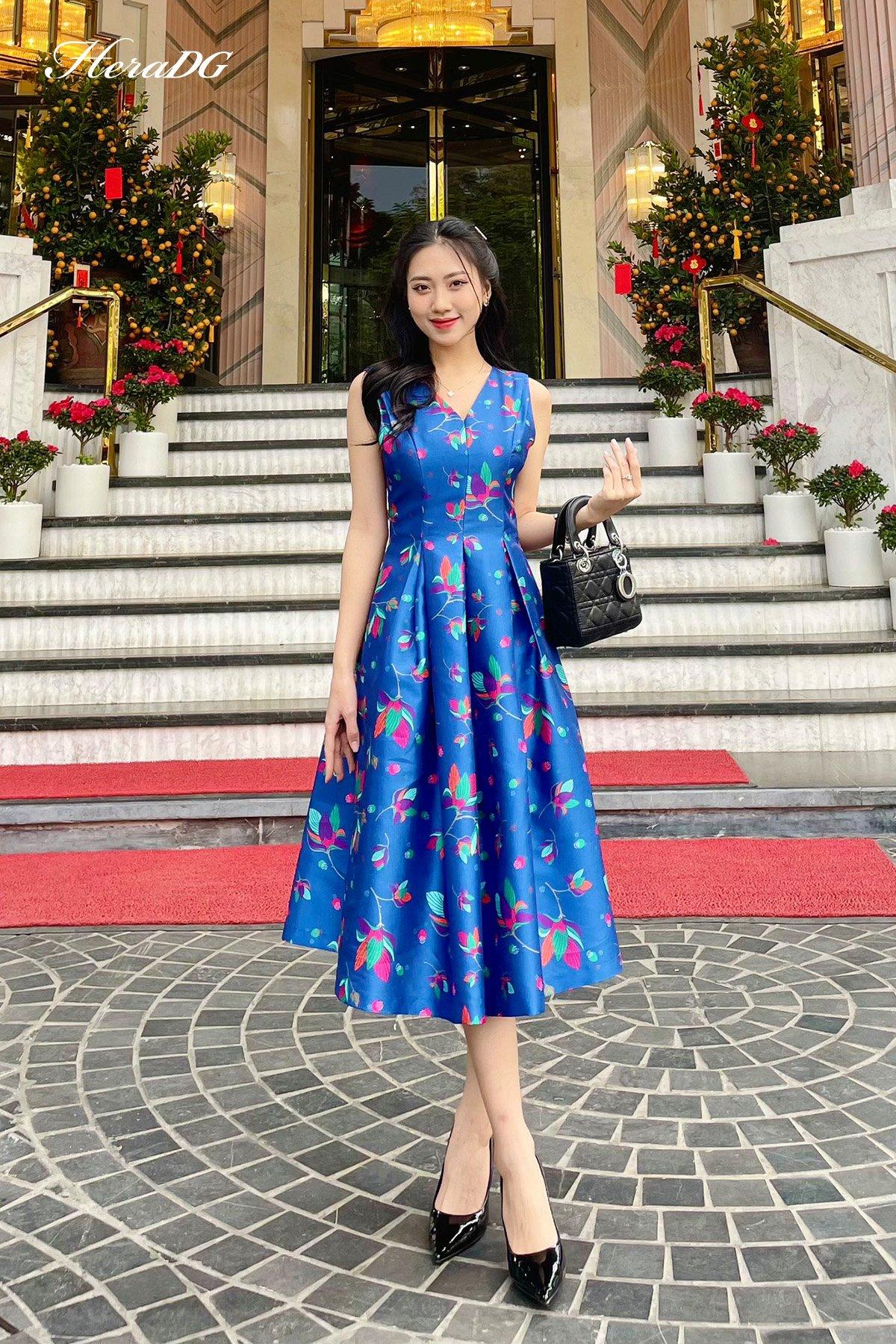 Đầm xoè cổ V
