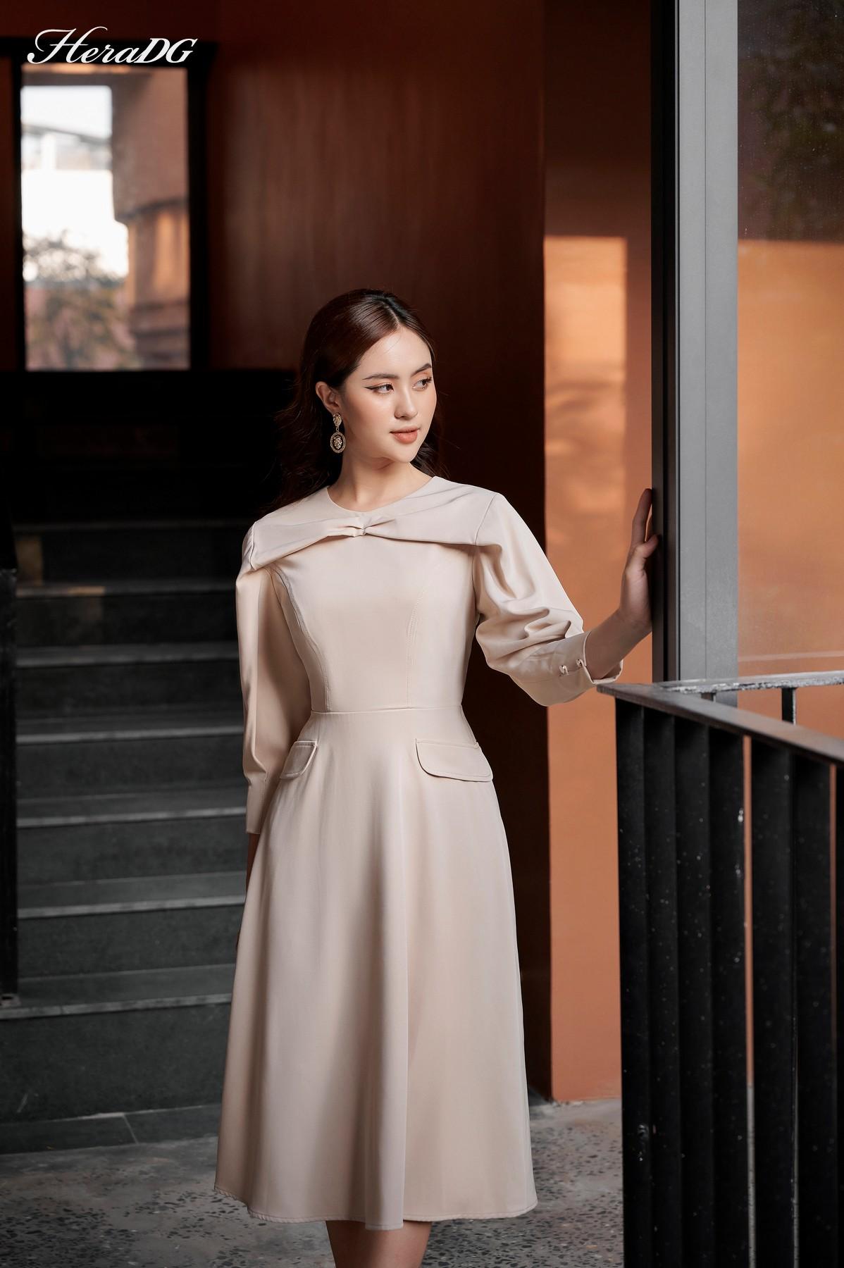 Đầm xoè nhún cổ