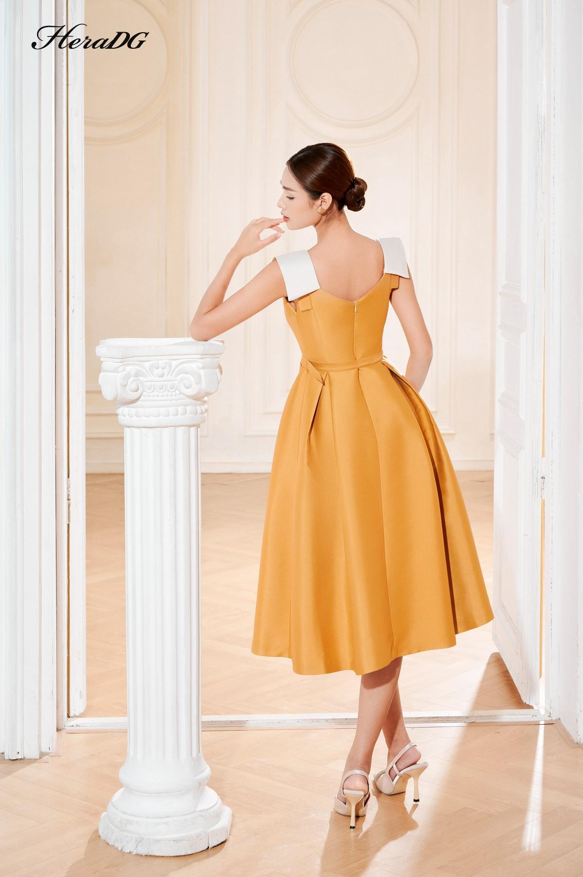 Đầm sát nách phối vai